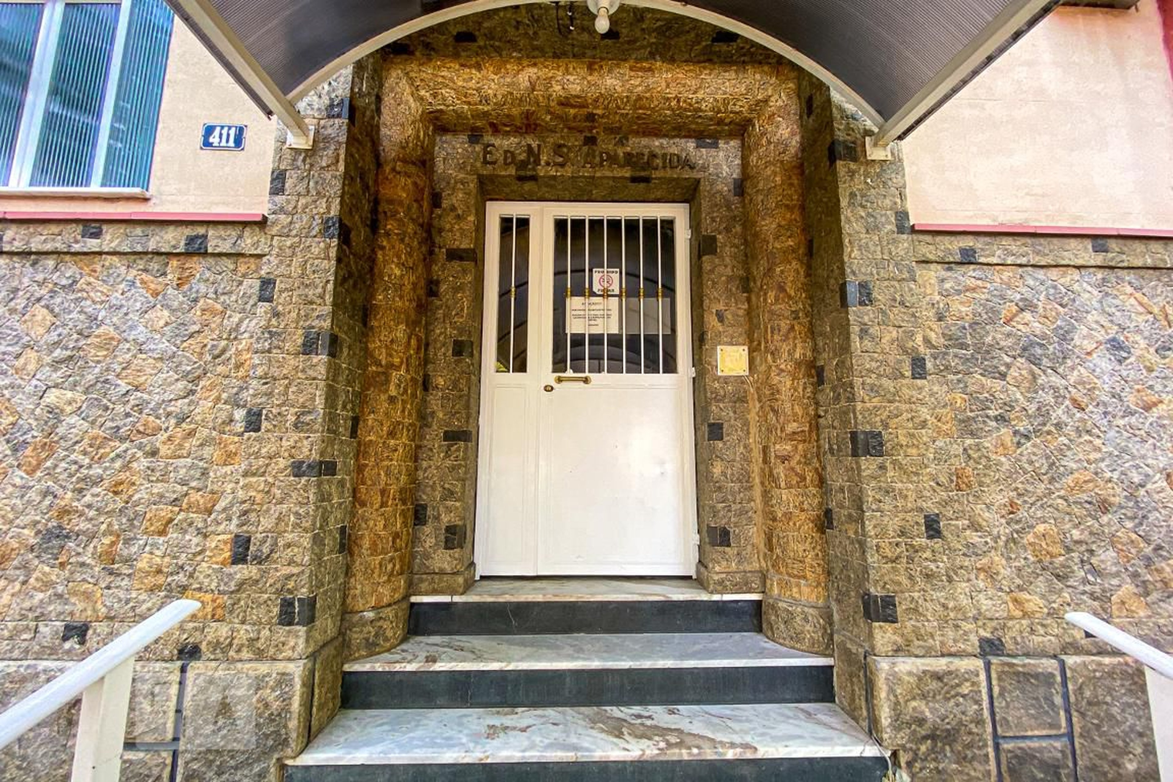 Entrada do prédio - null