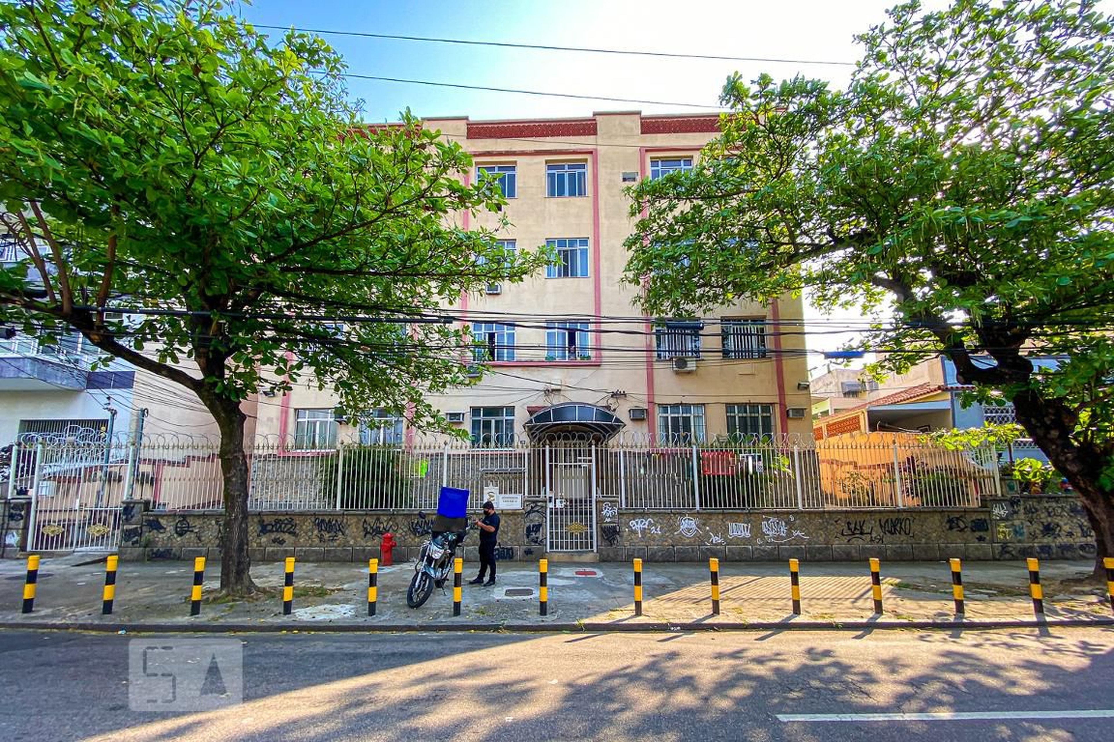 Fachada Condomínio em Avenida Meriti, 411