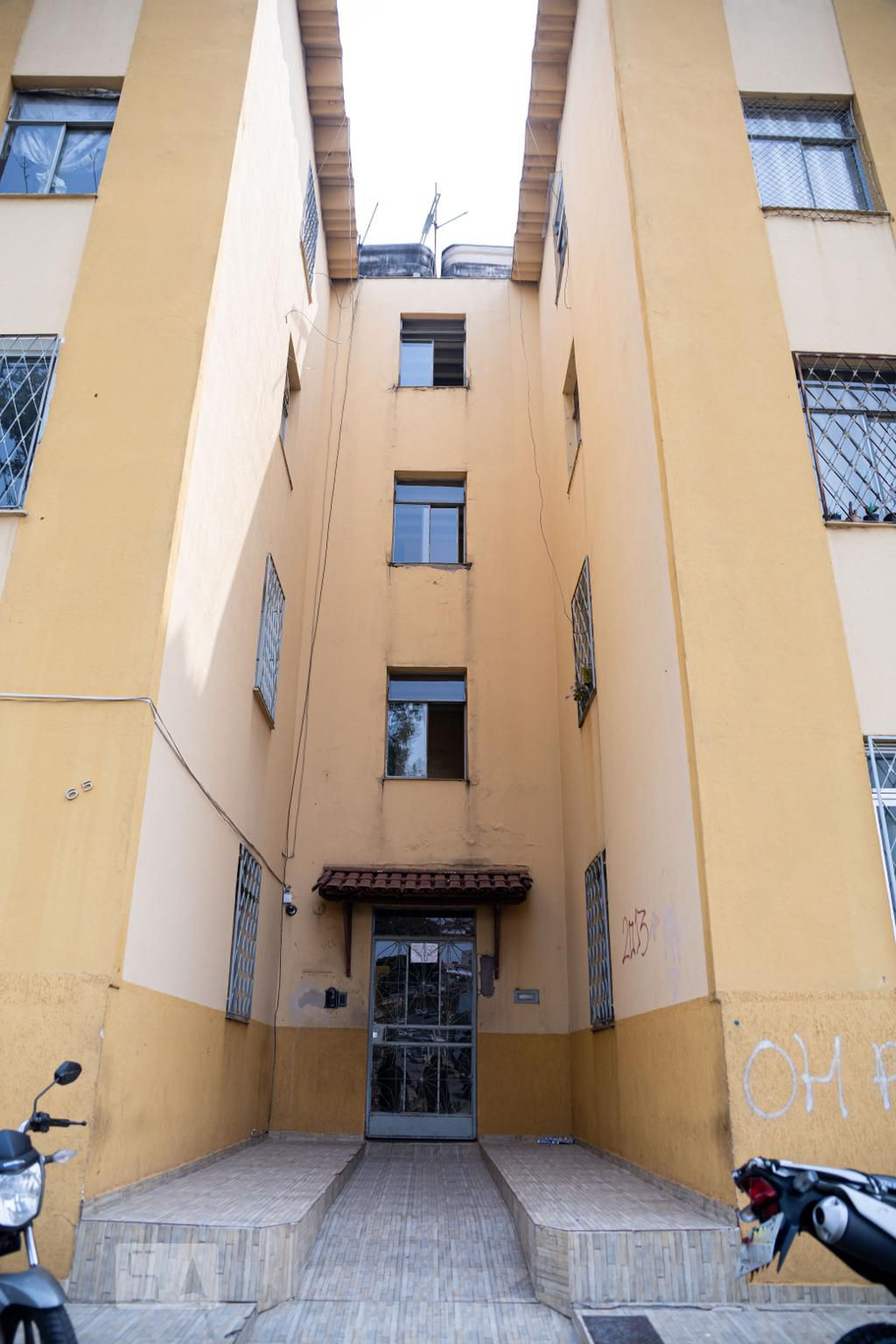 Fachada do Condomínio Condomínio em Rua Flávio Anes Guimarães, 65