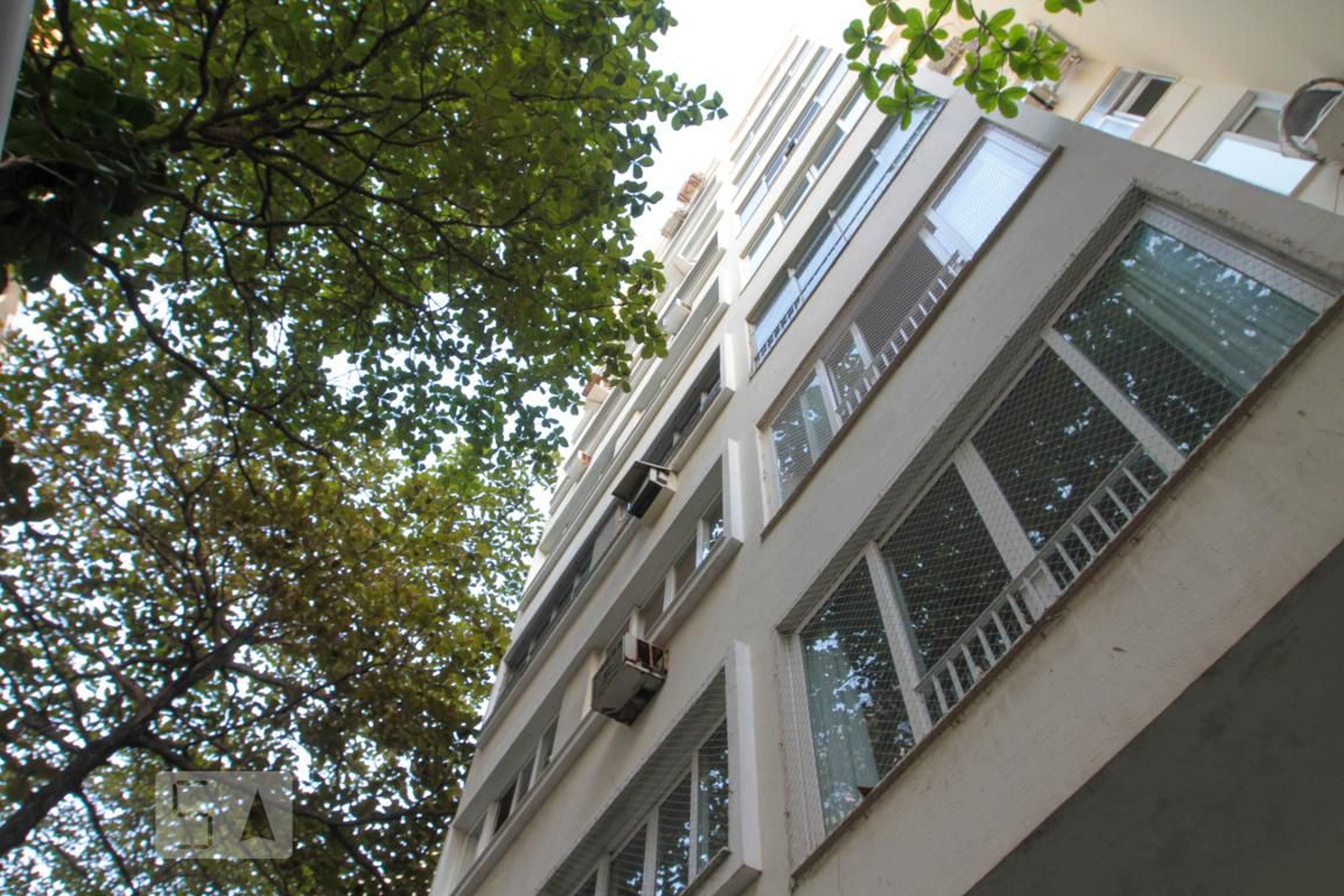 Fachada do Prédio Condomínio em Rua Gomes Carneiro, 60