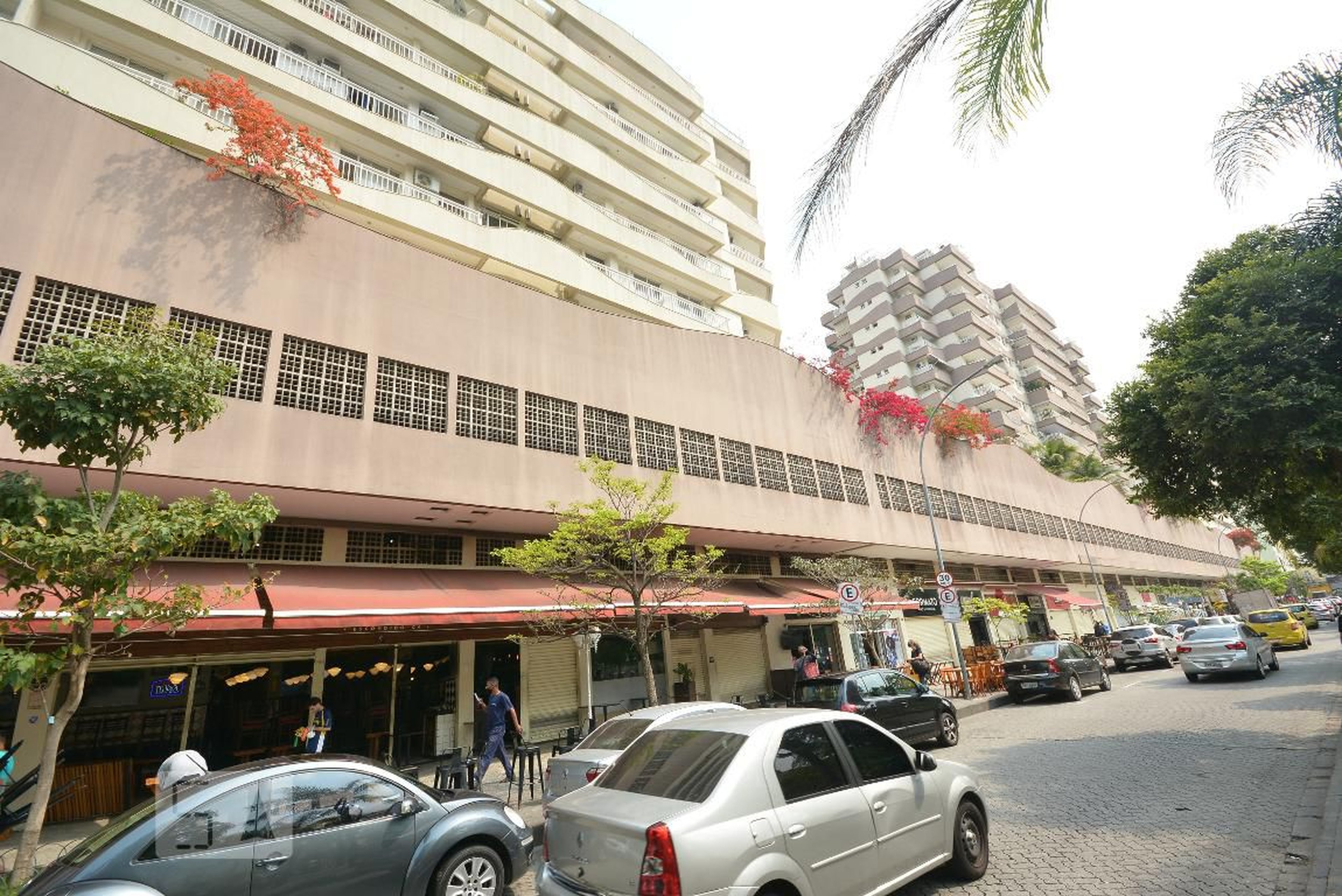 Fachada do Prédio Edifício Piazza Verde