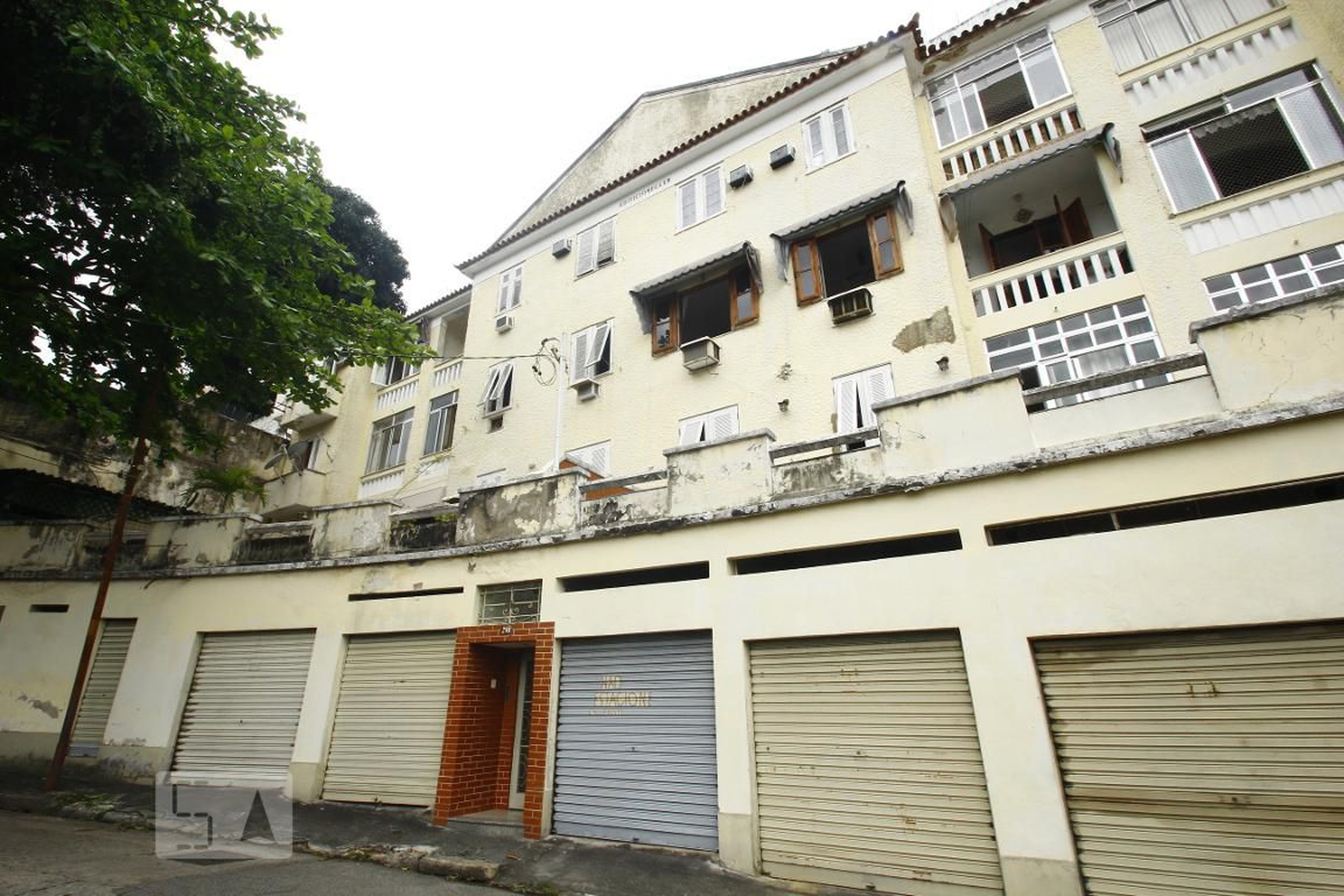 Fachada do Prédio Condomínio em Rua Cardoso Júnior, 280