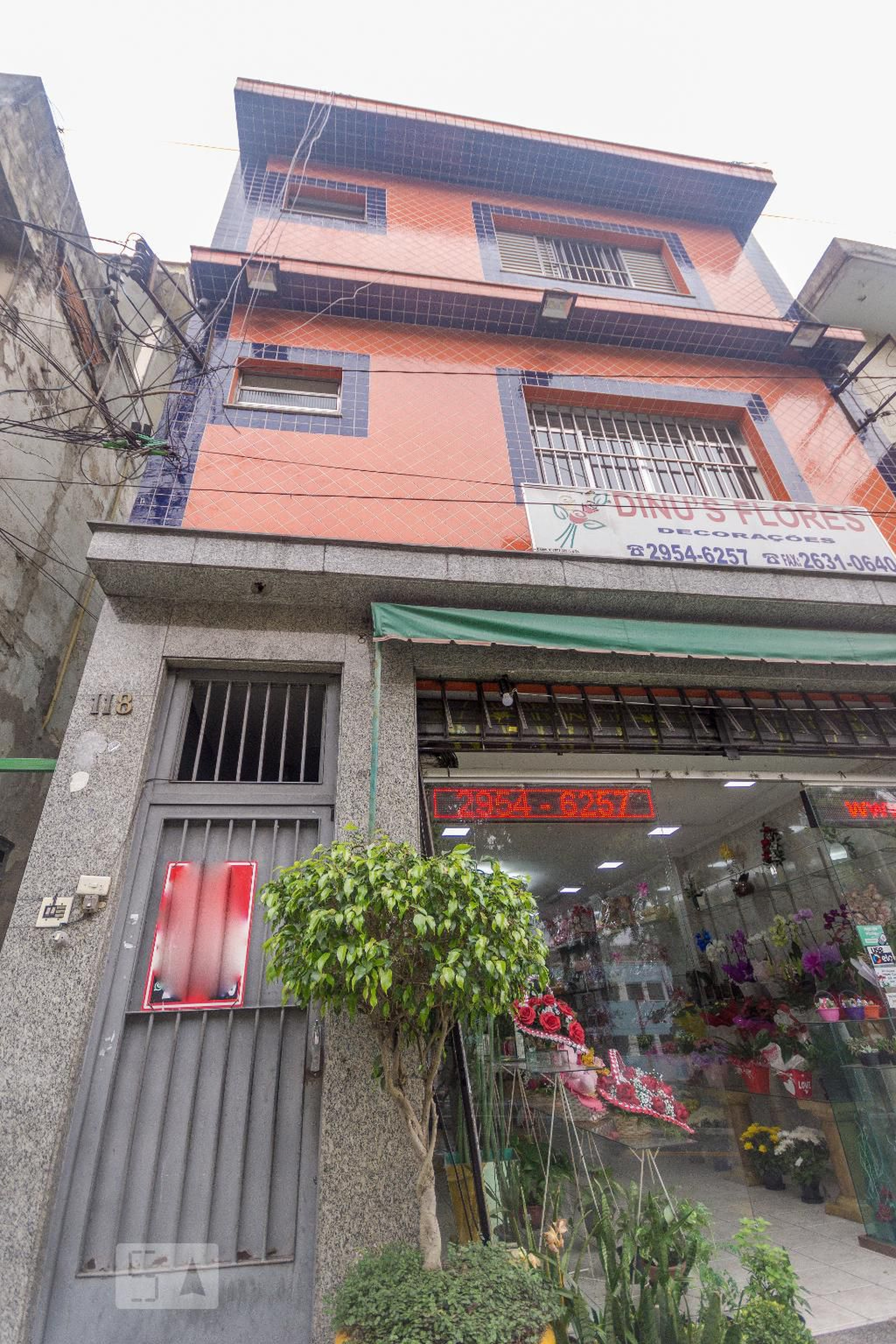 Fachada Condomínio em Rua Mere Amédea, 116