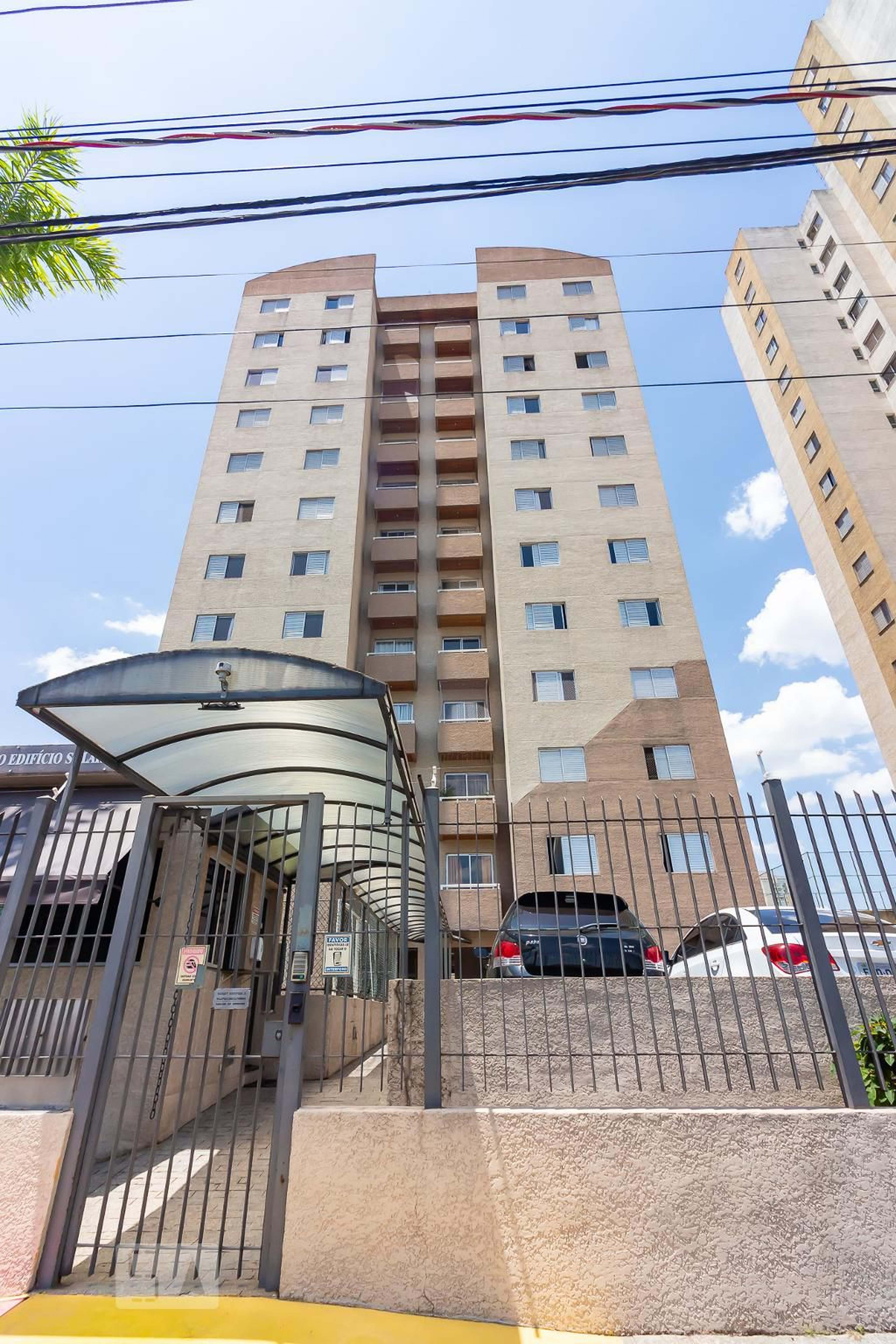 Fachada Condomínio em Rua Luís Henrique de Oliveira, 123