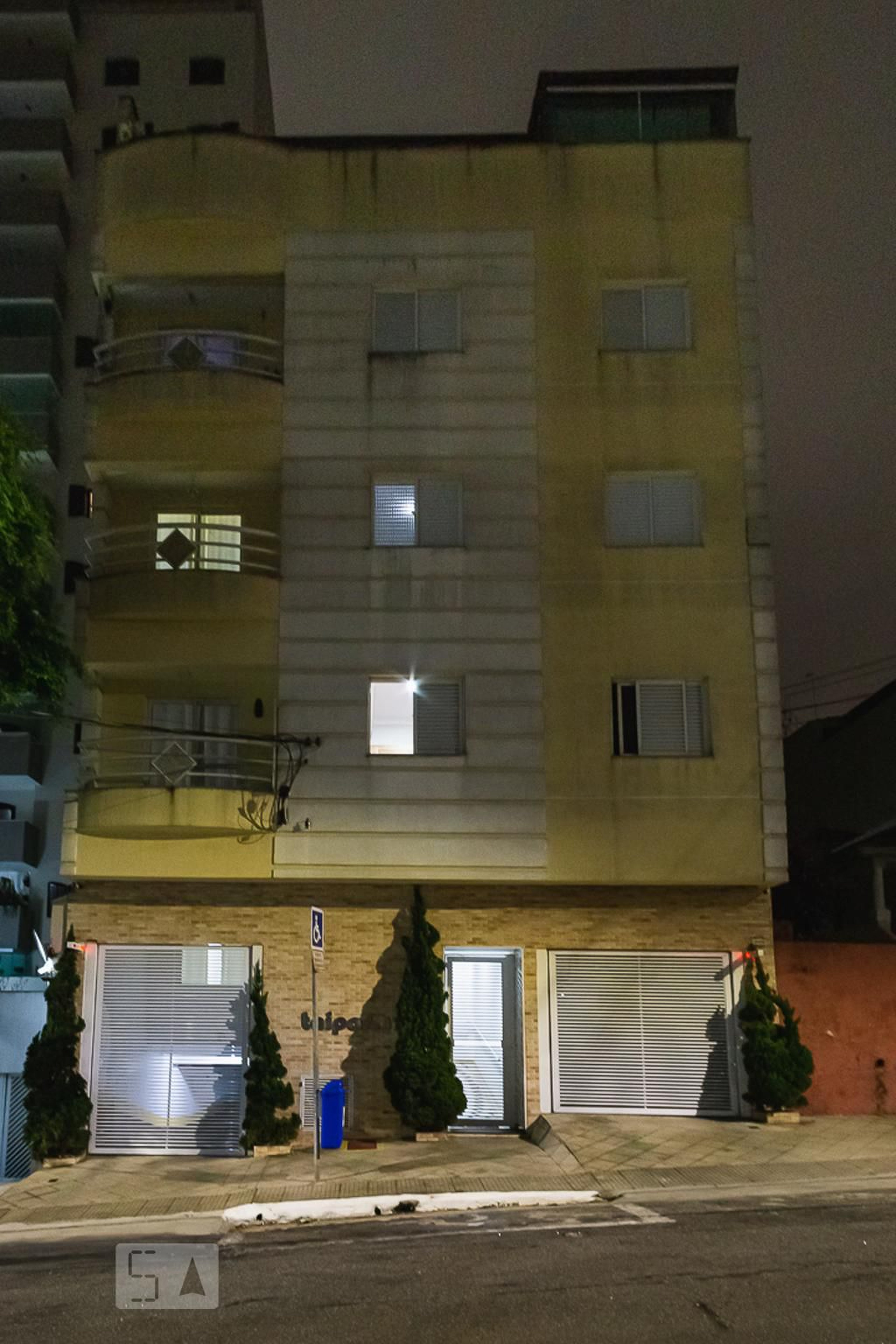 Fachada Condomínio em Rua Taipas, 174