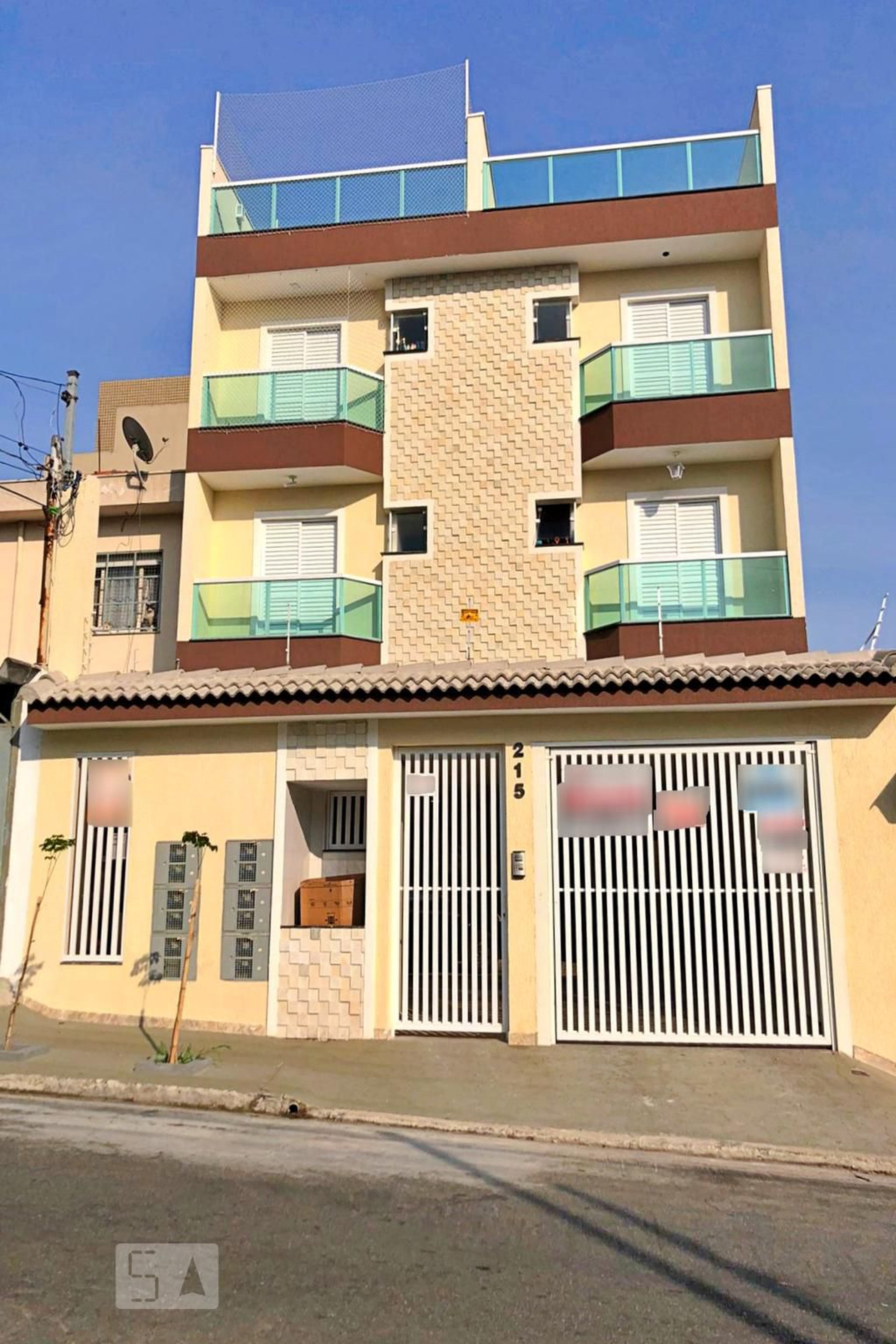Fachada Condomínio em Rua Paulina Isabel de Queirós, 215