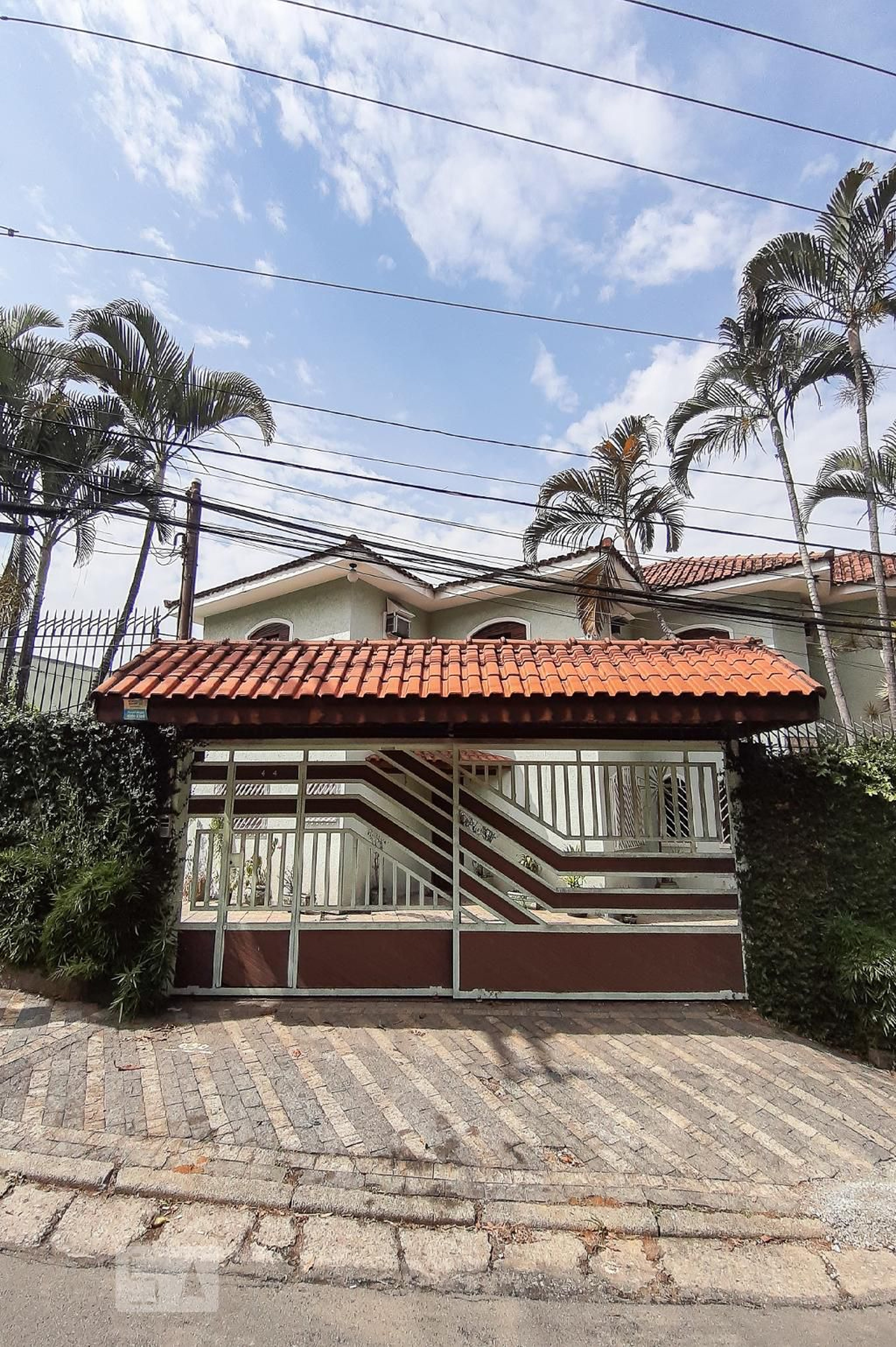 Fachada Condomínio em Rua Cajati, 404