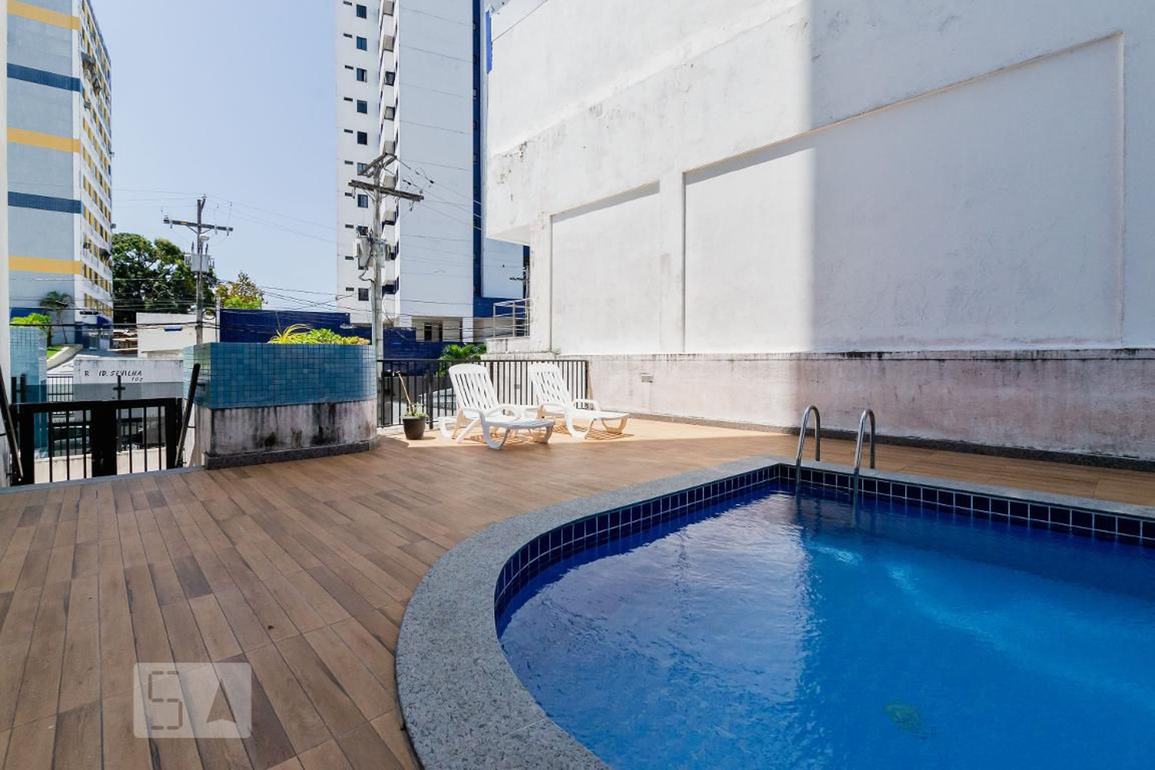 Piscina - Ed. Residencial Torre de Amazonas