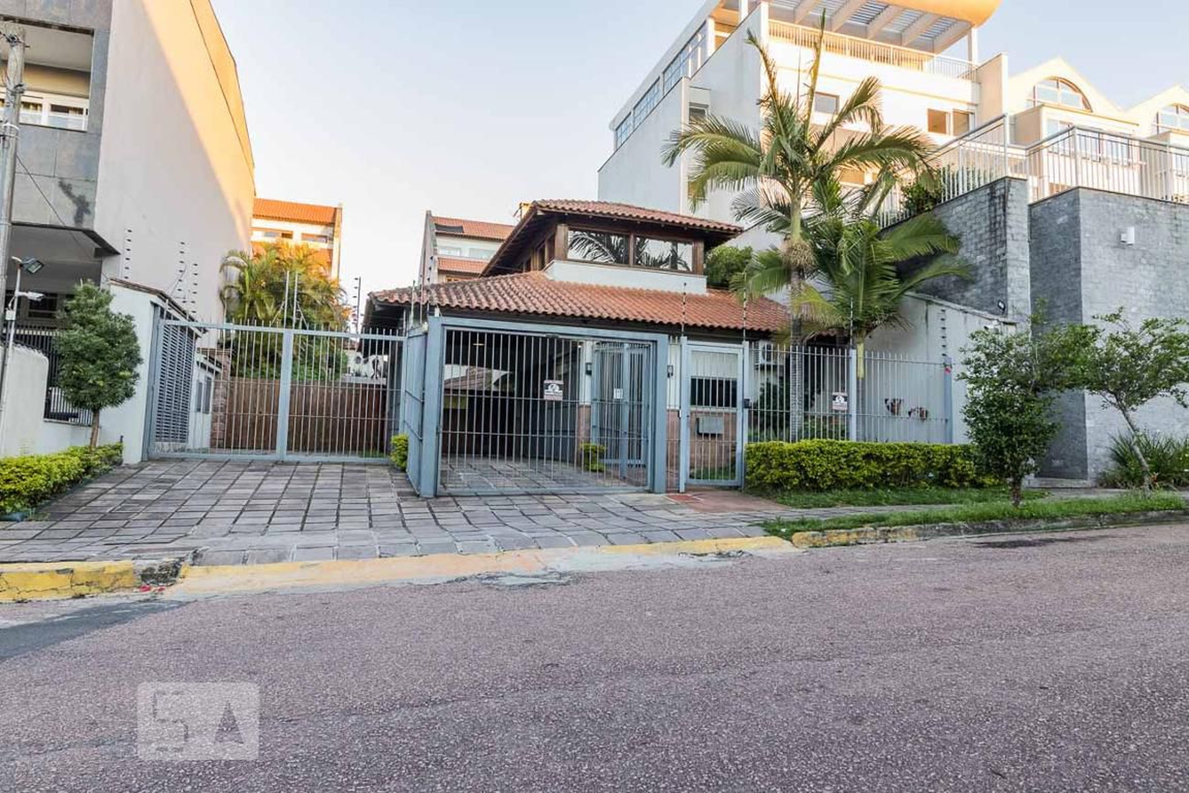 Fachada do Condomínio Condomínio Aqualina