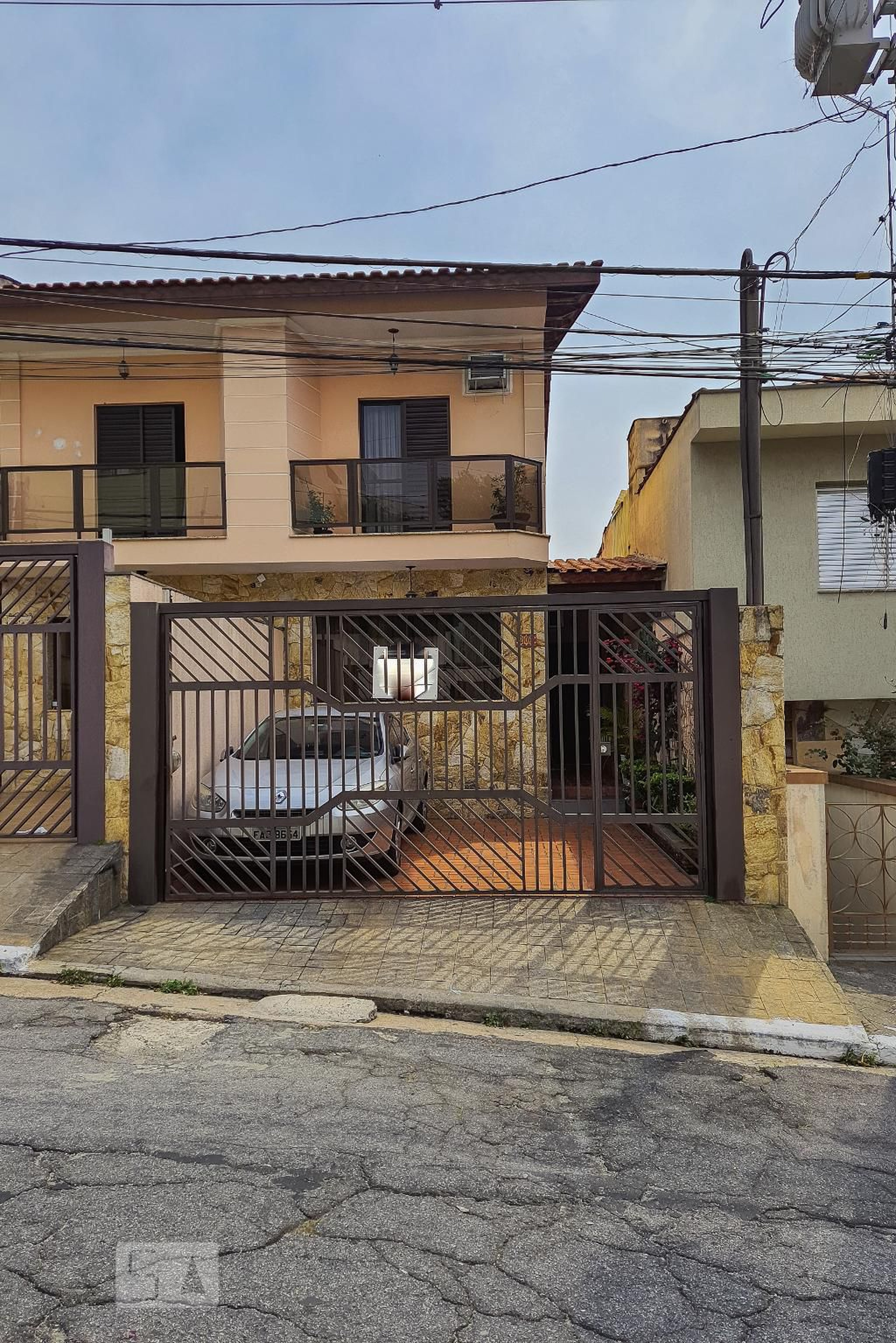 Fachada Condomínio em Rua Lavras do Sul, 206