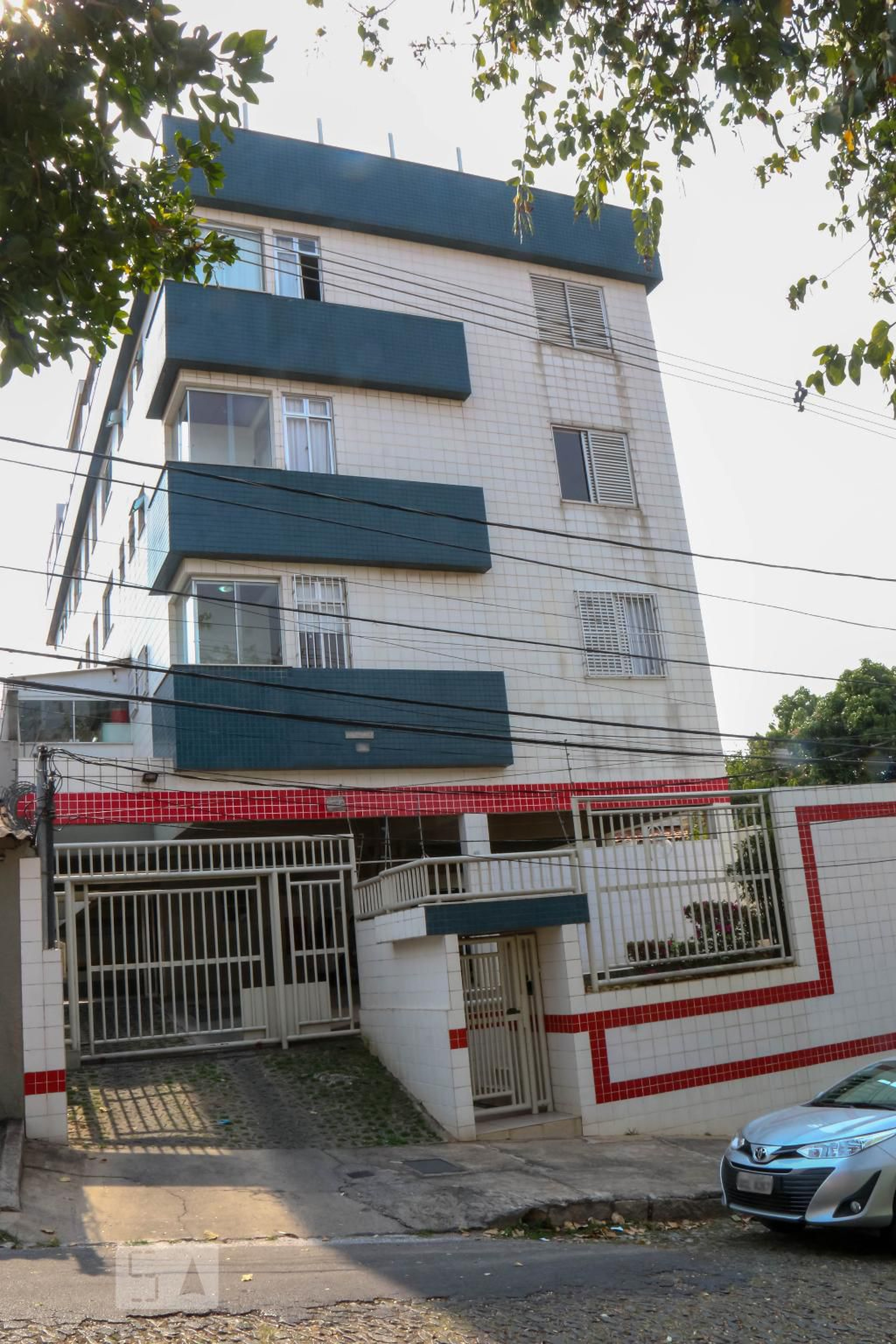 Fachada Condomínio em Rua Lourival Pinto Coelho, 36