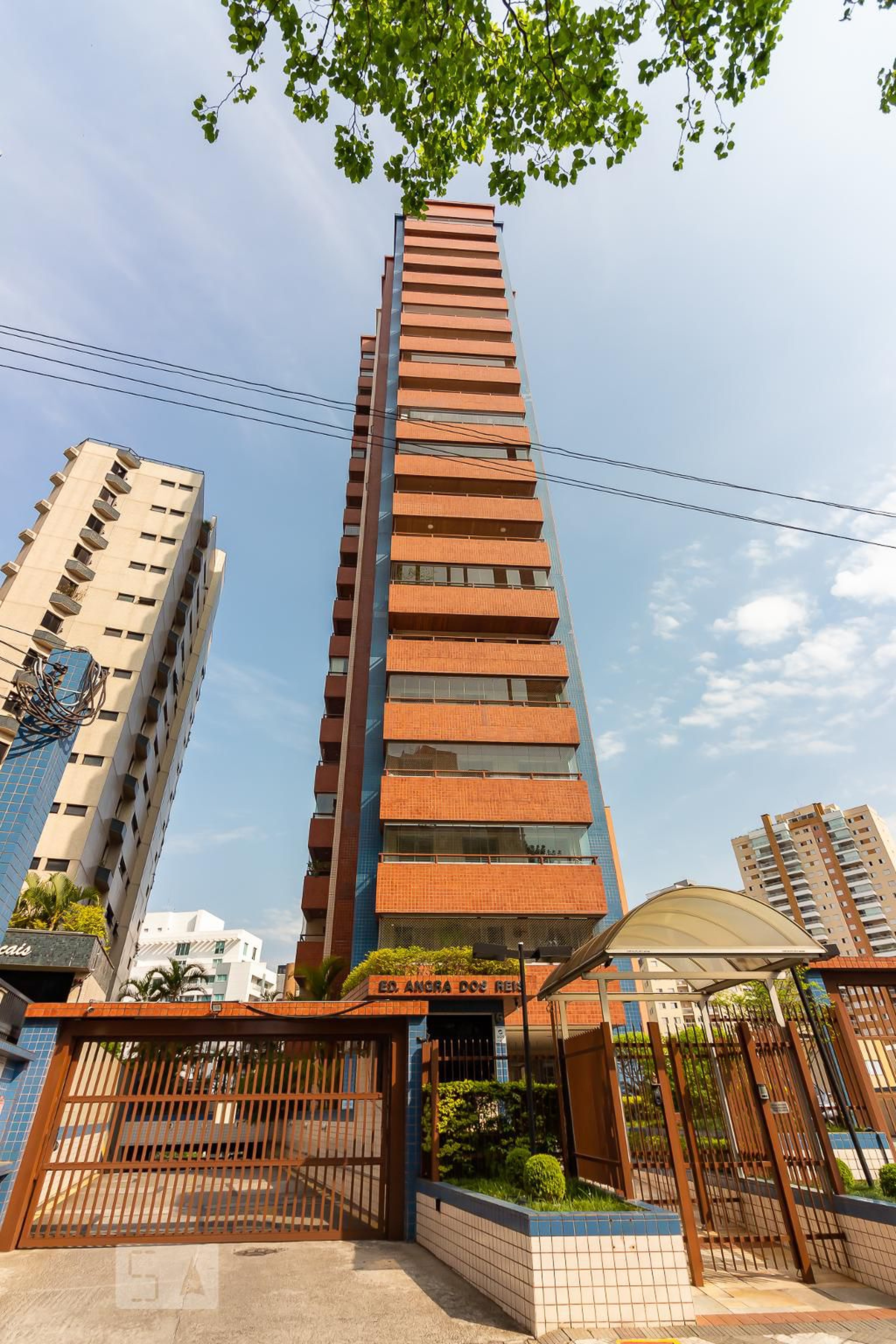 Fachada Condomínio em Largo Mario Bissolati, 1