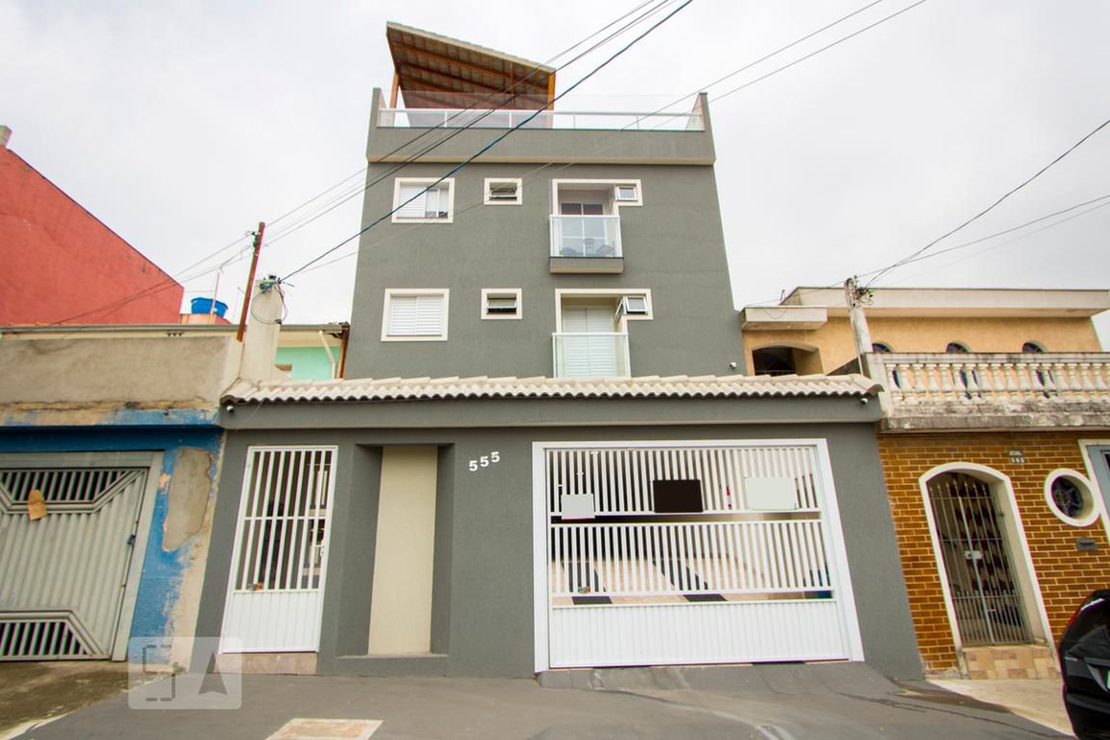 Fachada Condomínio em Rua do Carlão, 555