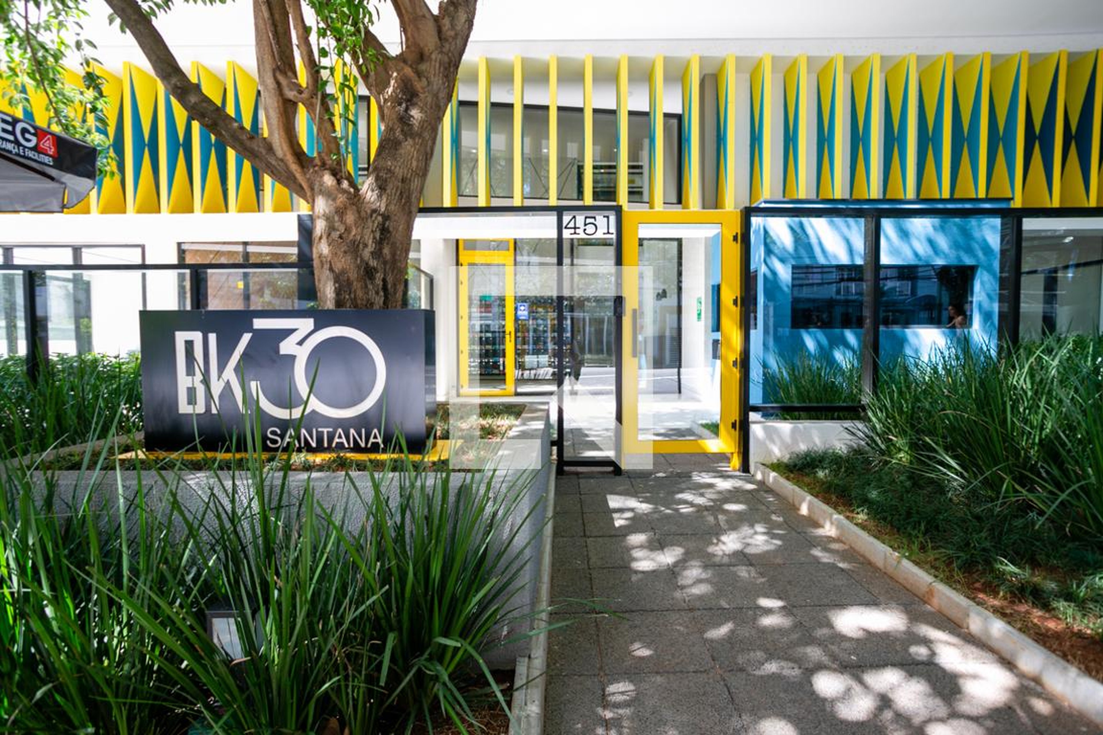 Fachada do condomínio Condomínio em Rua Alfredo Pujol, 409