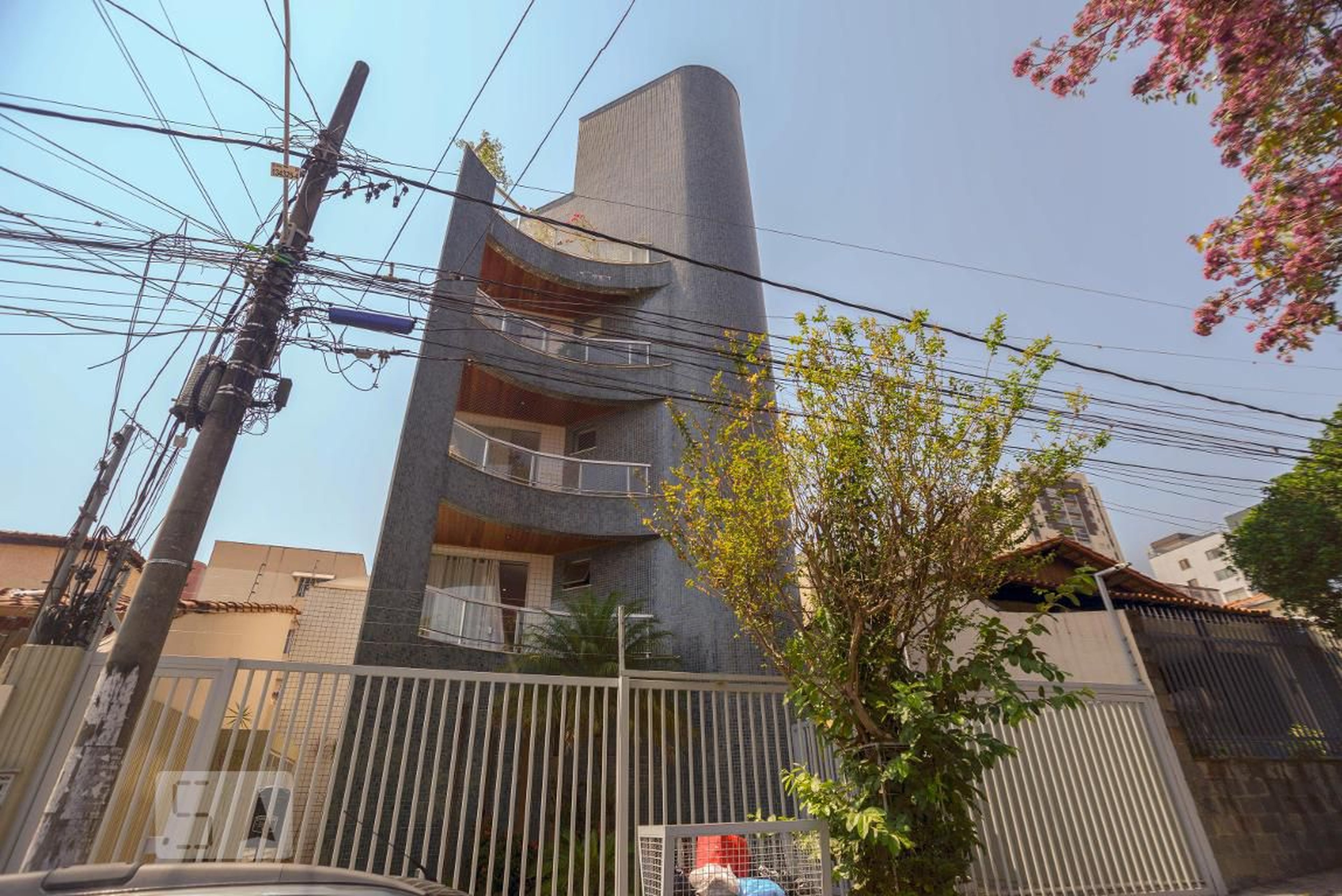 Fachada Condomínio em Rua Agenor Goulart Filho, 260