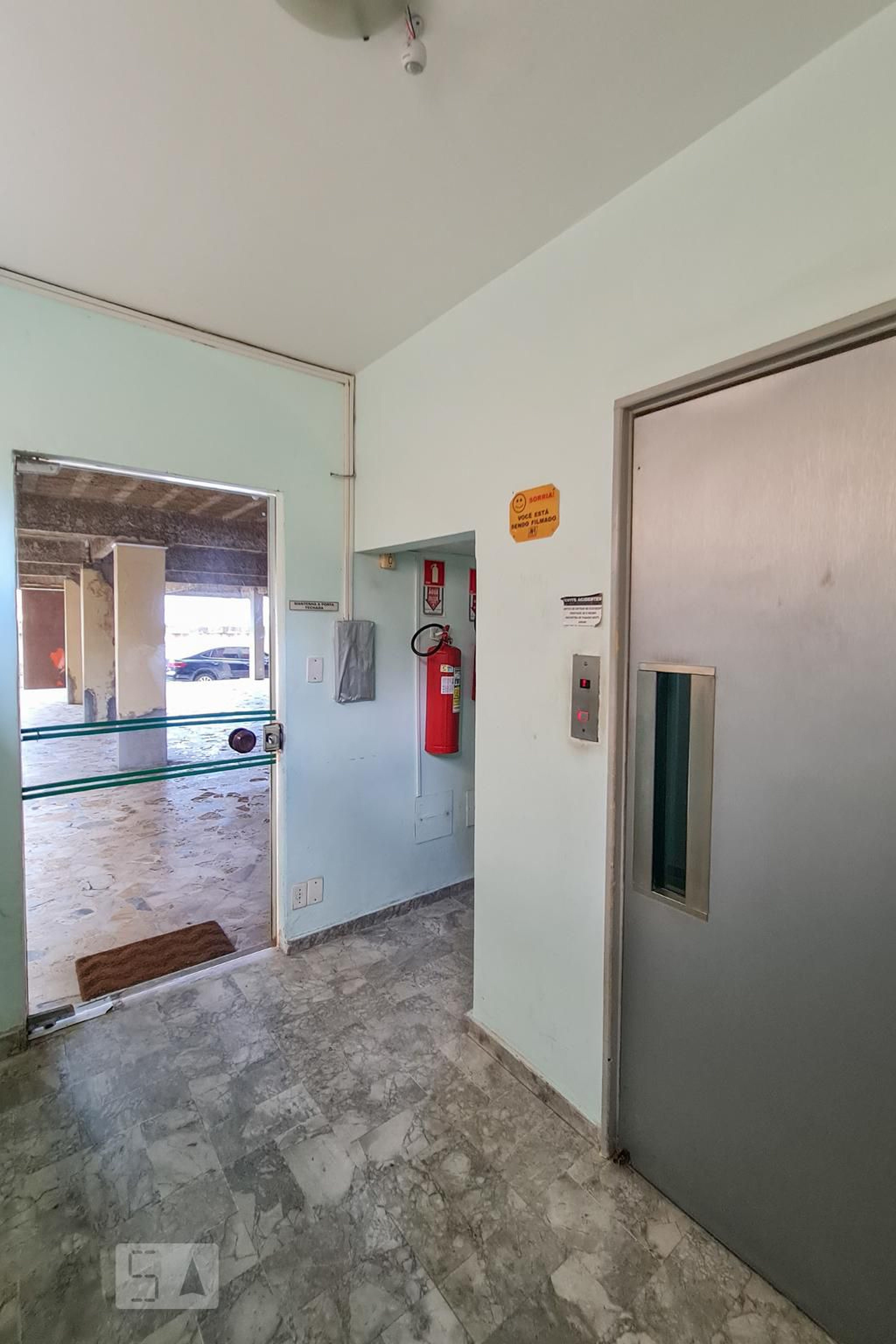 Hall de Entrada Condomínio Edficio Jardim dos Namorados