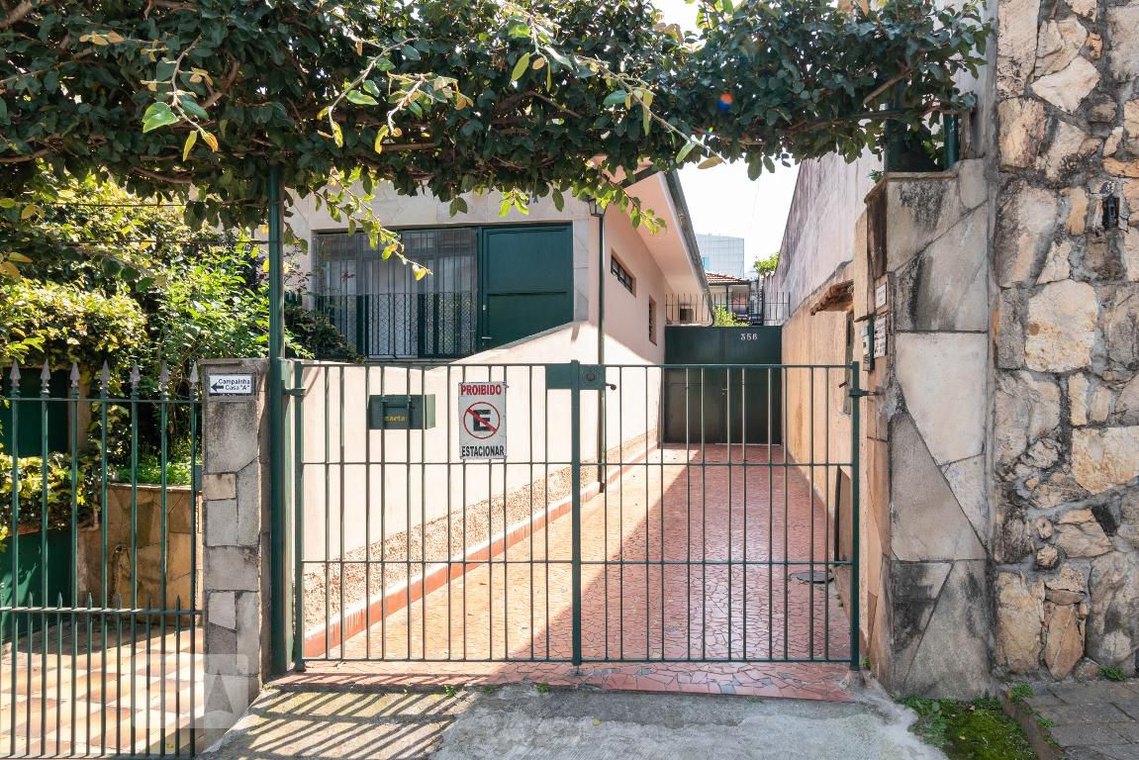 Fachada Condomínio em Rua Guapiaçu, 356