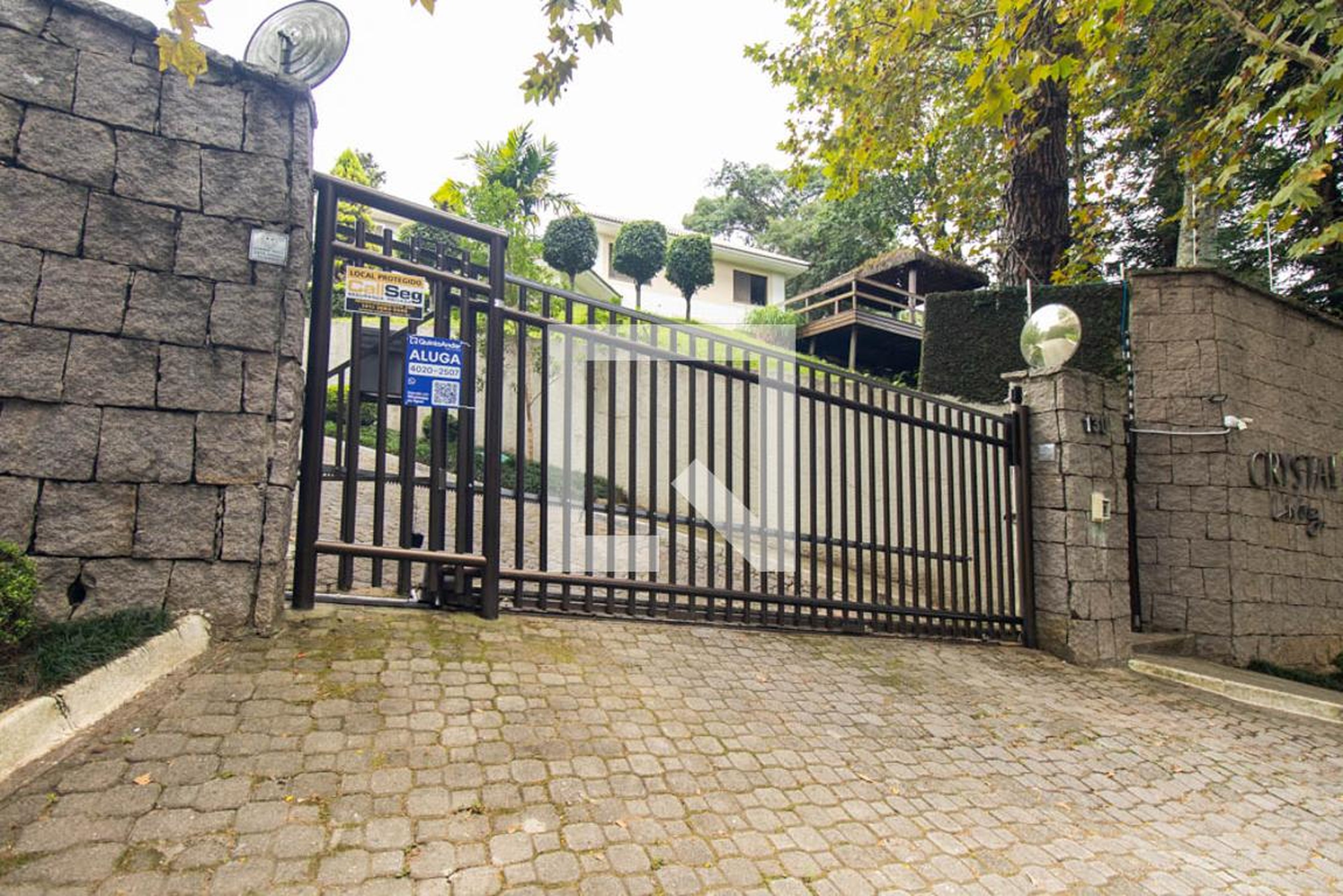 Fachada do Condomínio Condomínio em Rua Eunice Weaver, 130