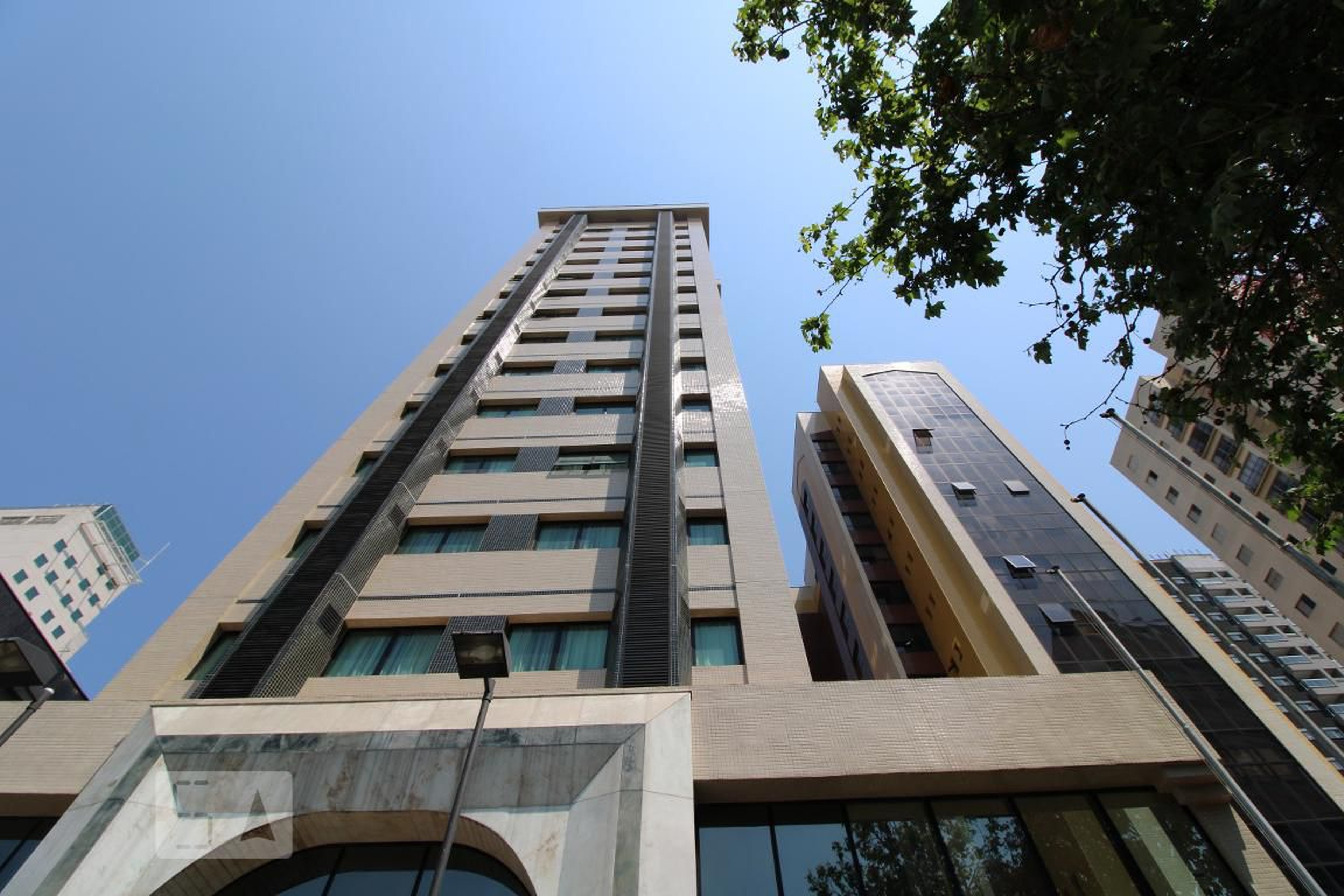 Fachada Condomínio em Rua Américo Brasiliense, 2183