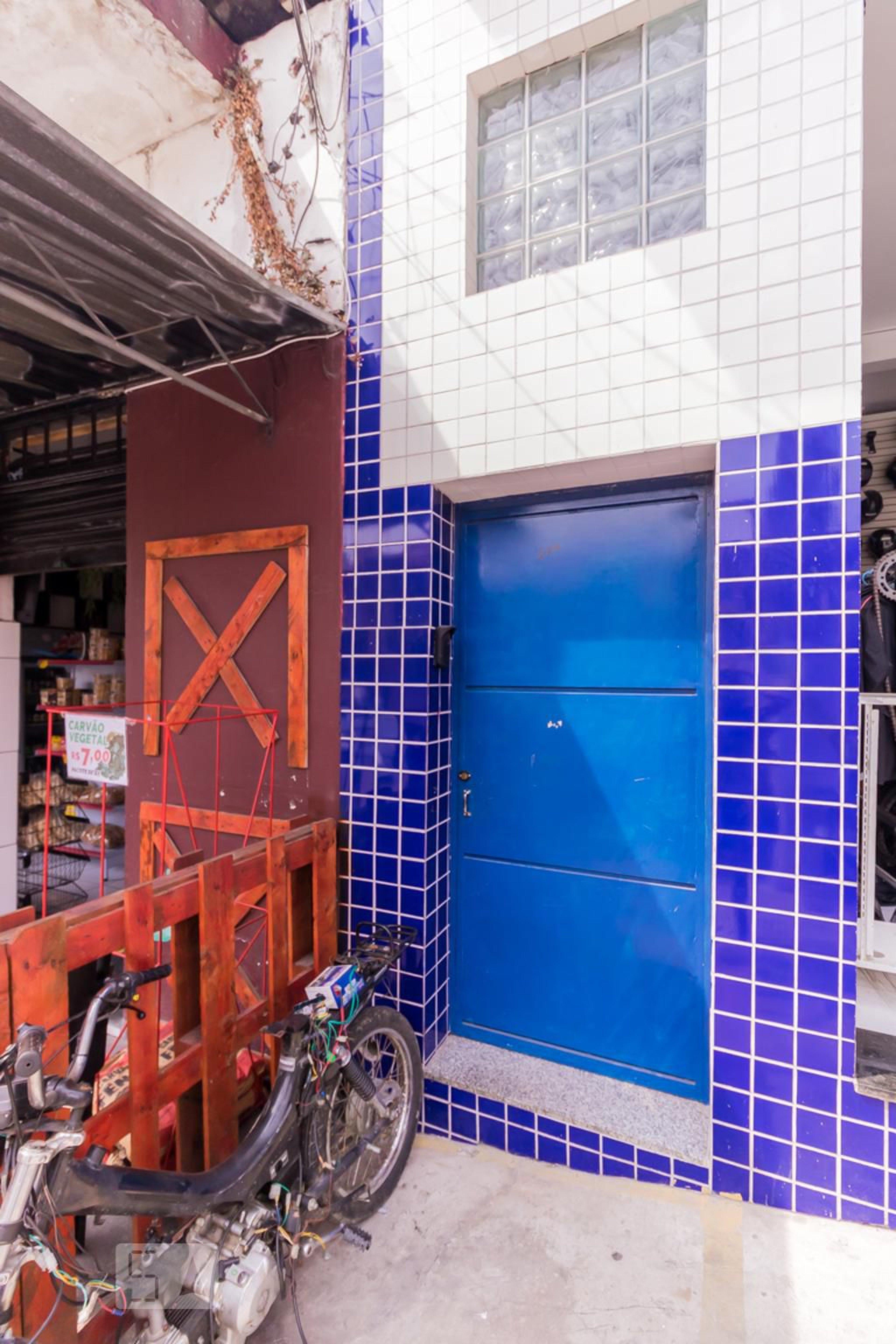 Fachada Condomínio em Rua Galileu Menon, 276