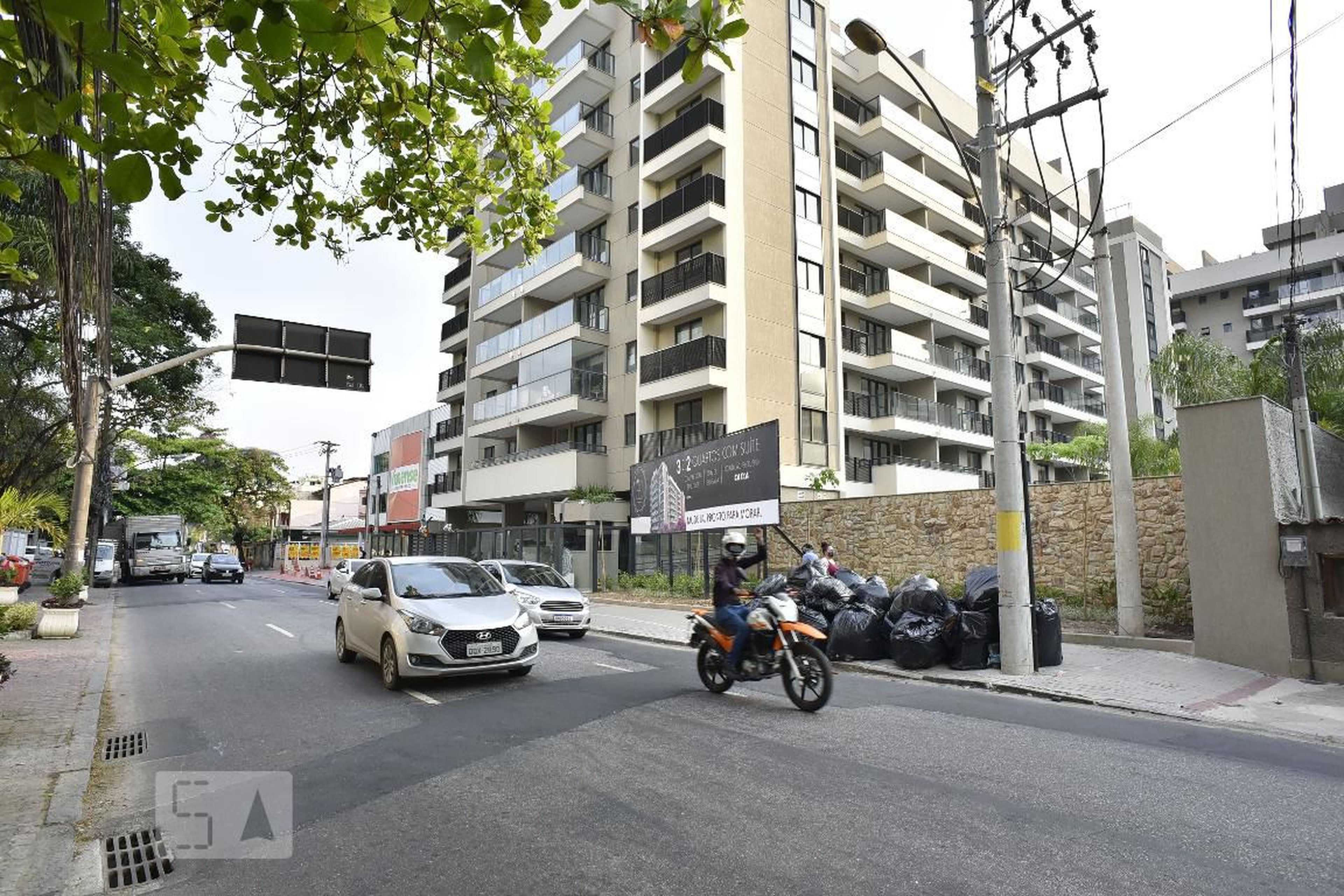 Fachada Condomínio em Estrada do Gabinal, 360