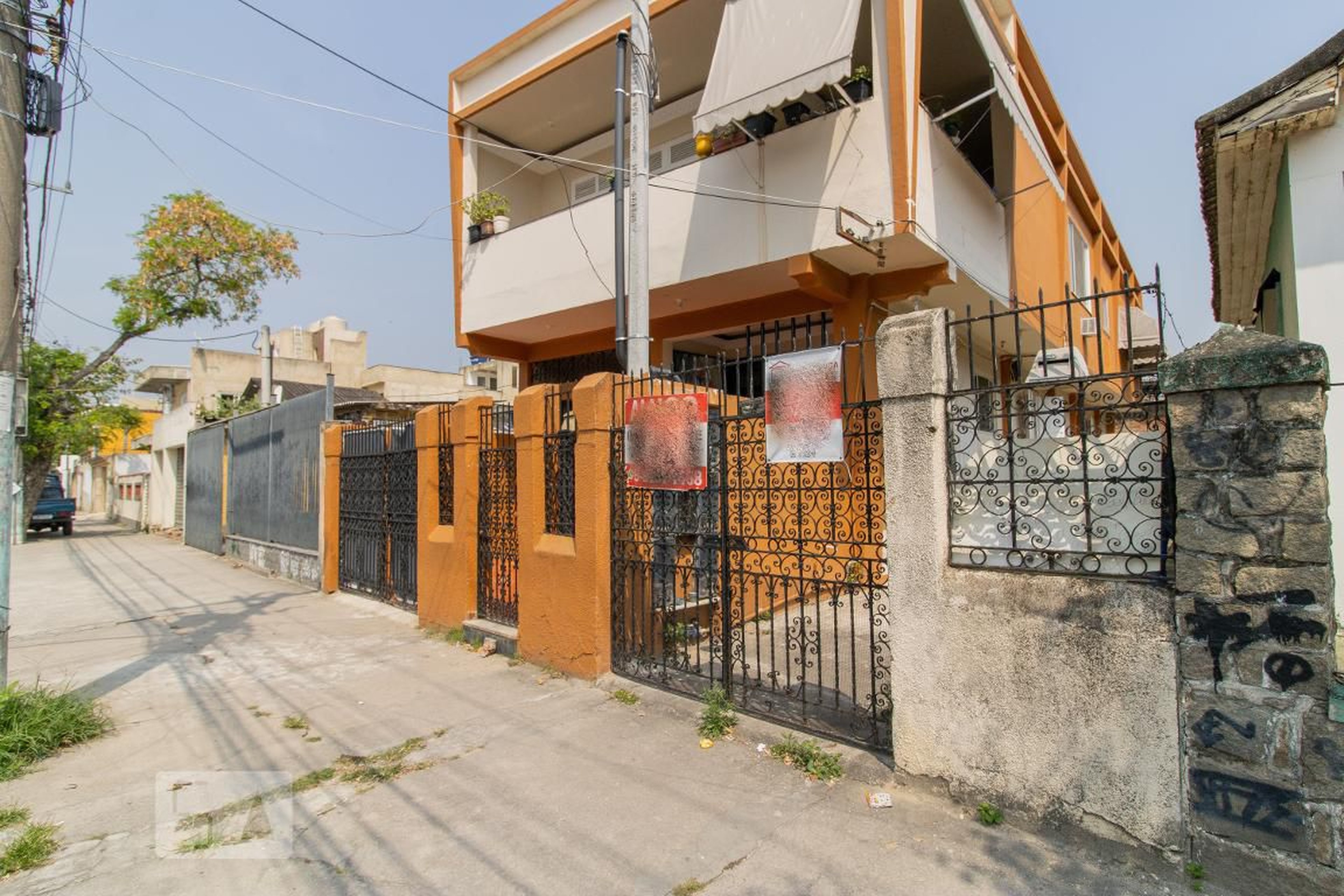 Fachada Condomínio em Rua Pacheco da Rocha, 125