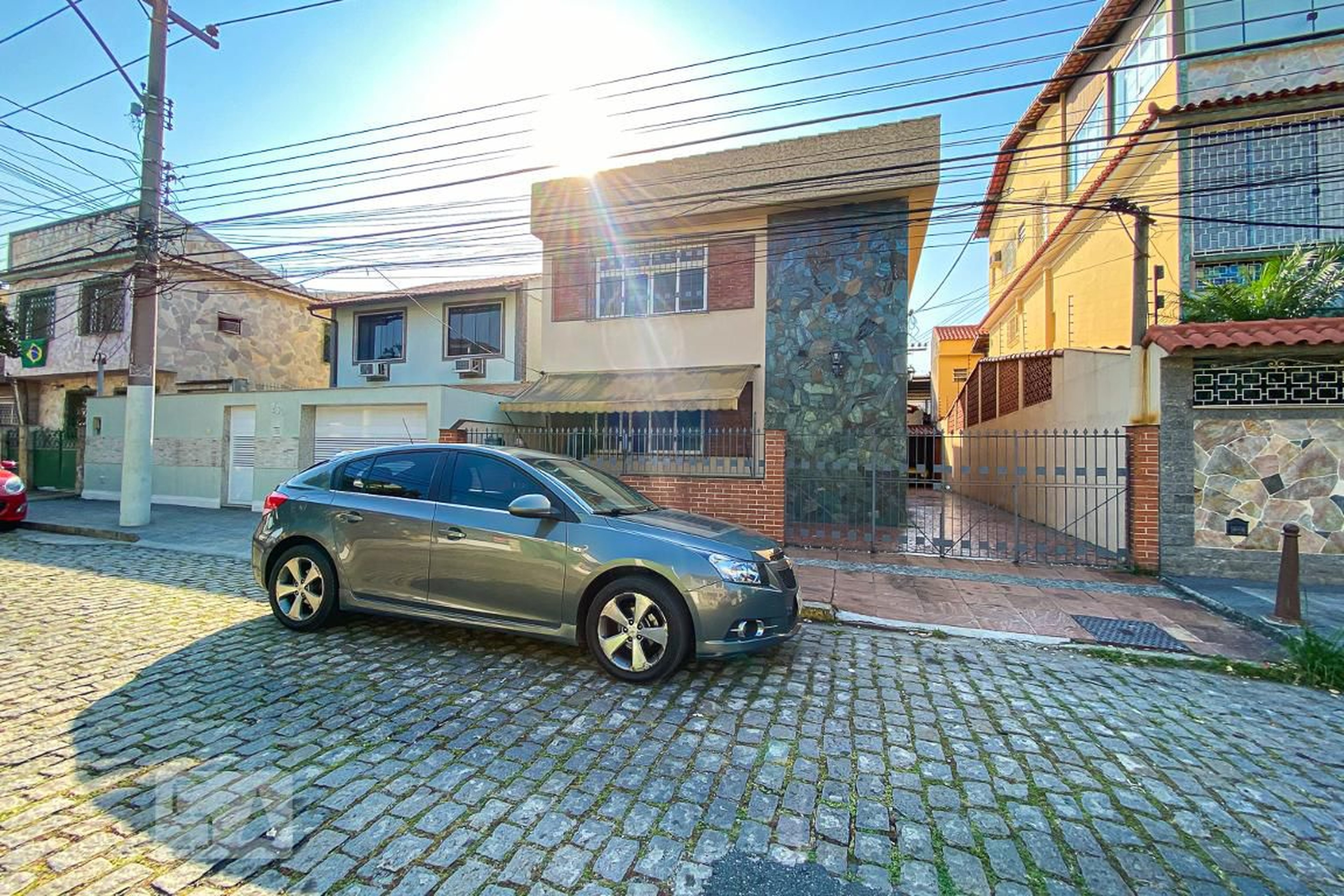 Fachada Condomínio em Rua Engenheiro Edmundo Regis Bittencourt, 250