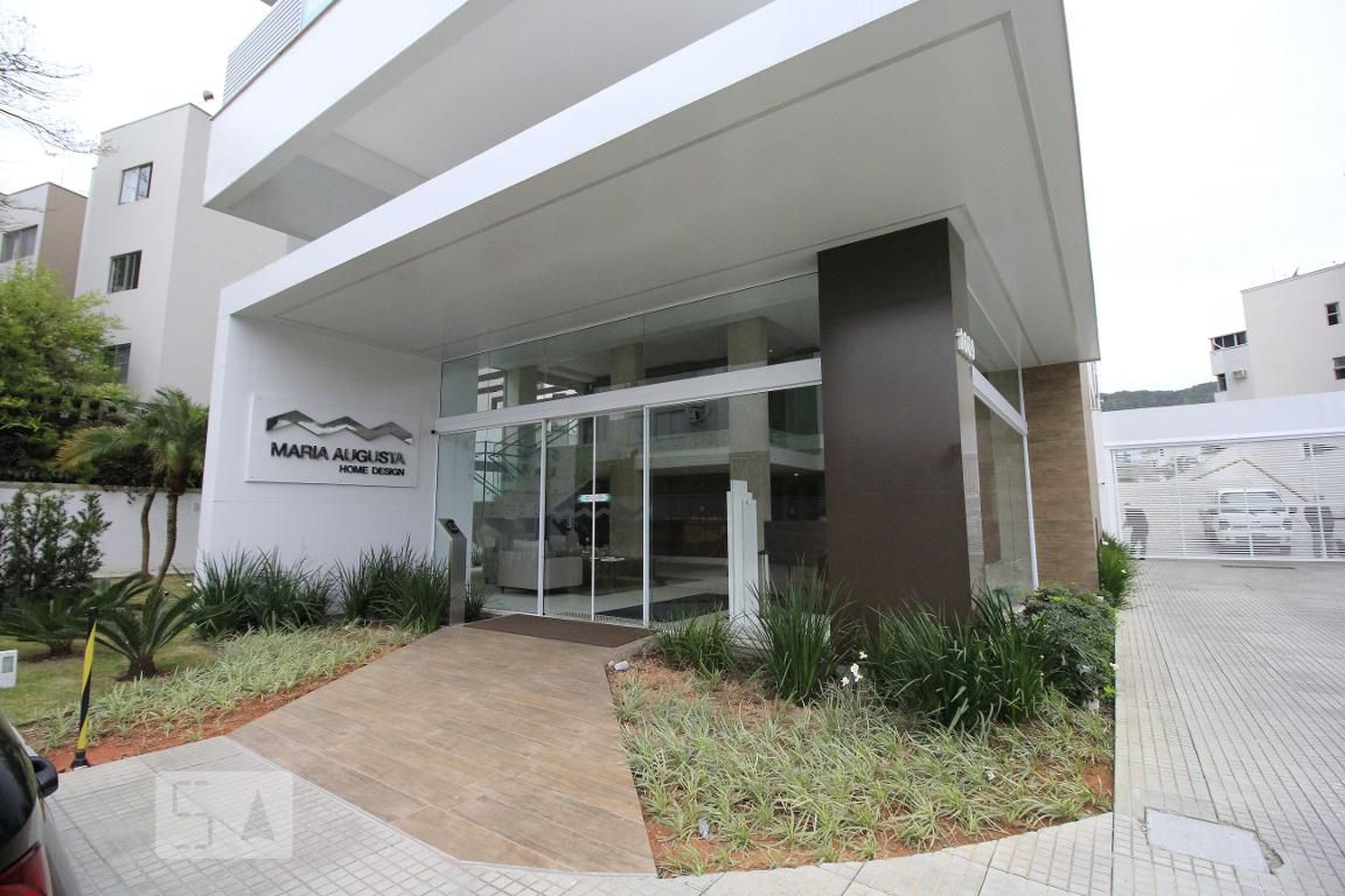 Fachada do Condomínio Condomínio Maria Augusta Home + Design - Itacorubi