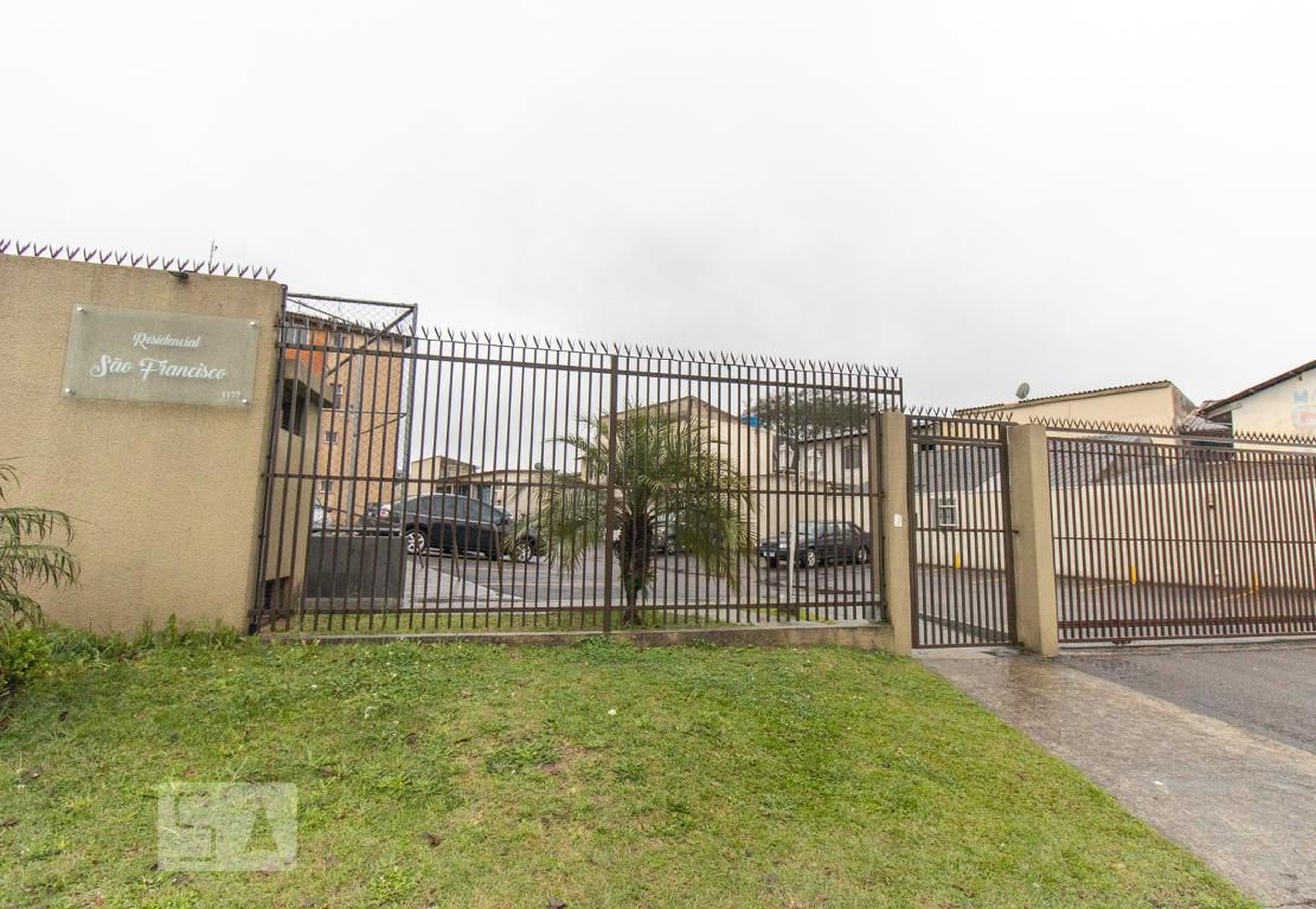 Fachada do Condomínio Condomínio em Rua Nova Aurora, 1177