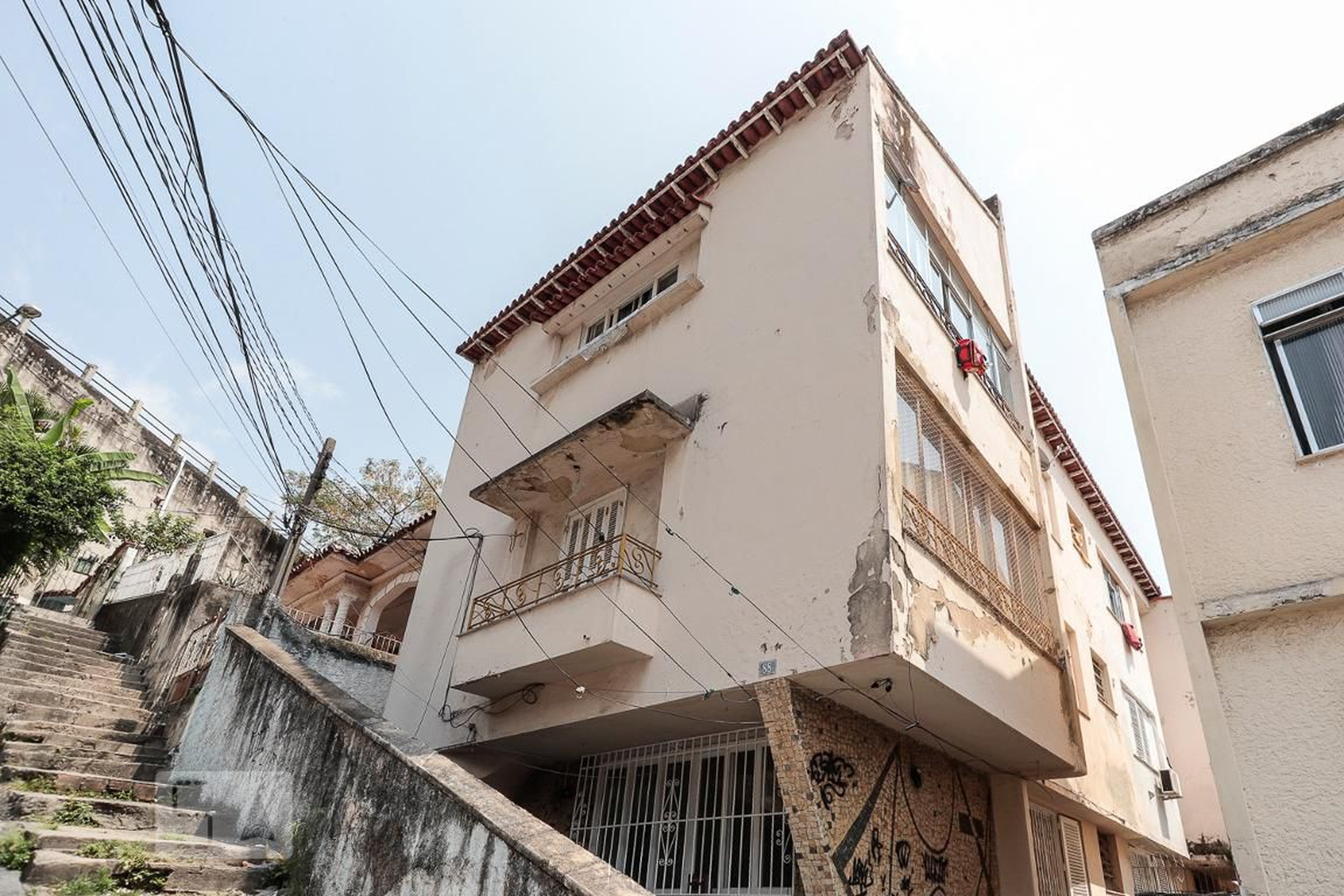 Fachada Condomínio em Rua Sebastião de Paulo, 88