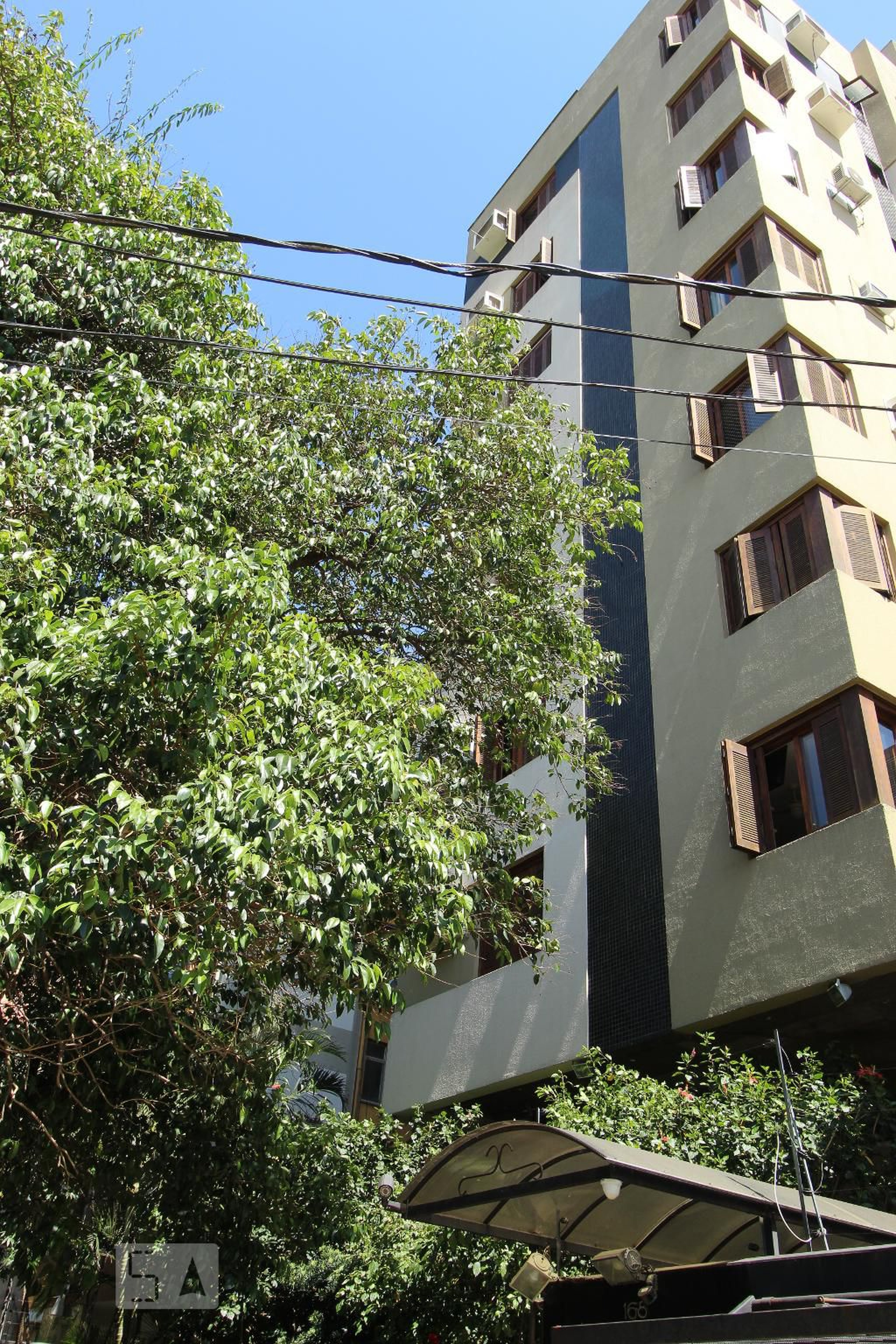 Fachada Condomínio em Rua Laurindo, 168