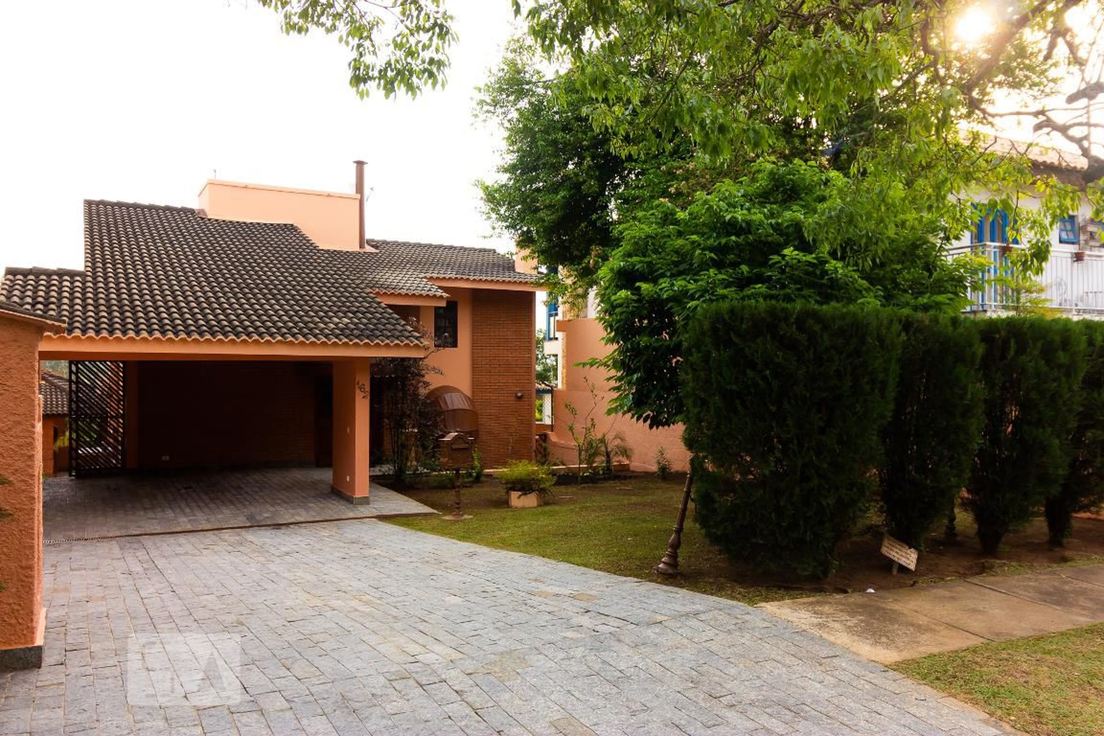 Fachada Condomínio em Rua Bartolomeu Bueno da Silva, 162