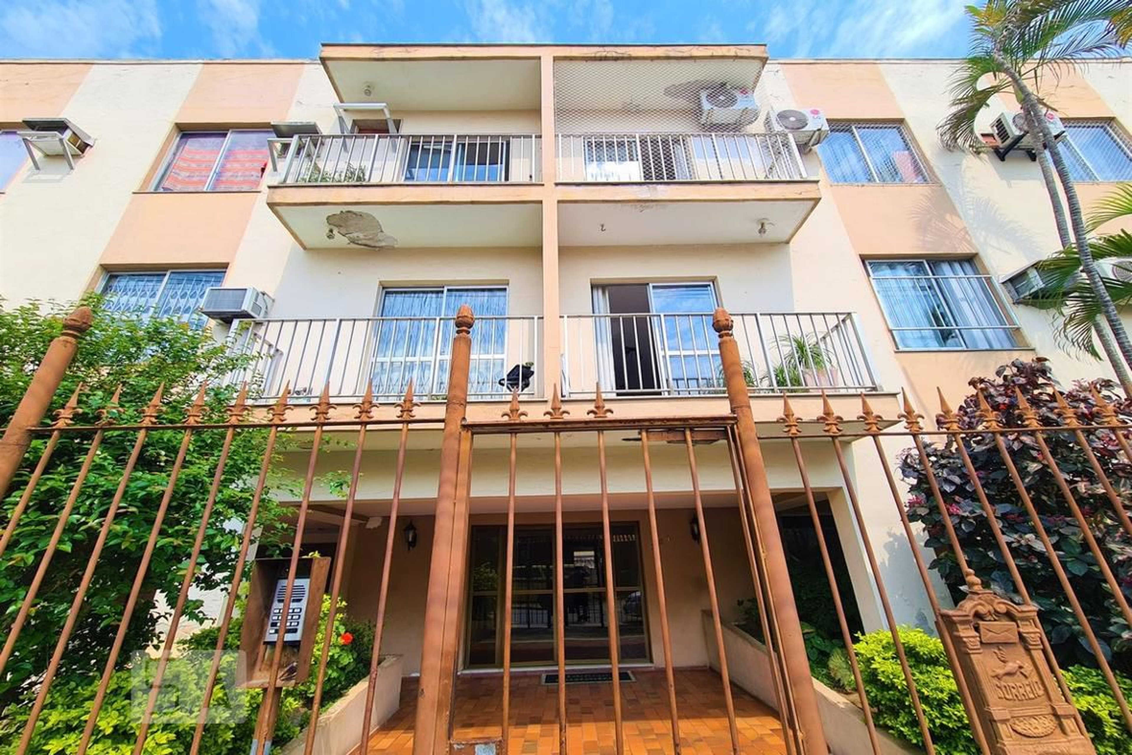 Fachada Condomínio em Rua Elisa de Albuquerque, 261