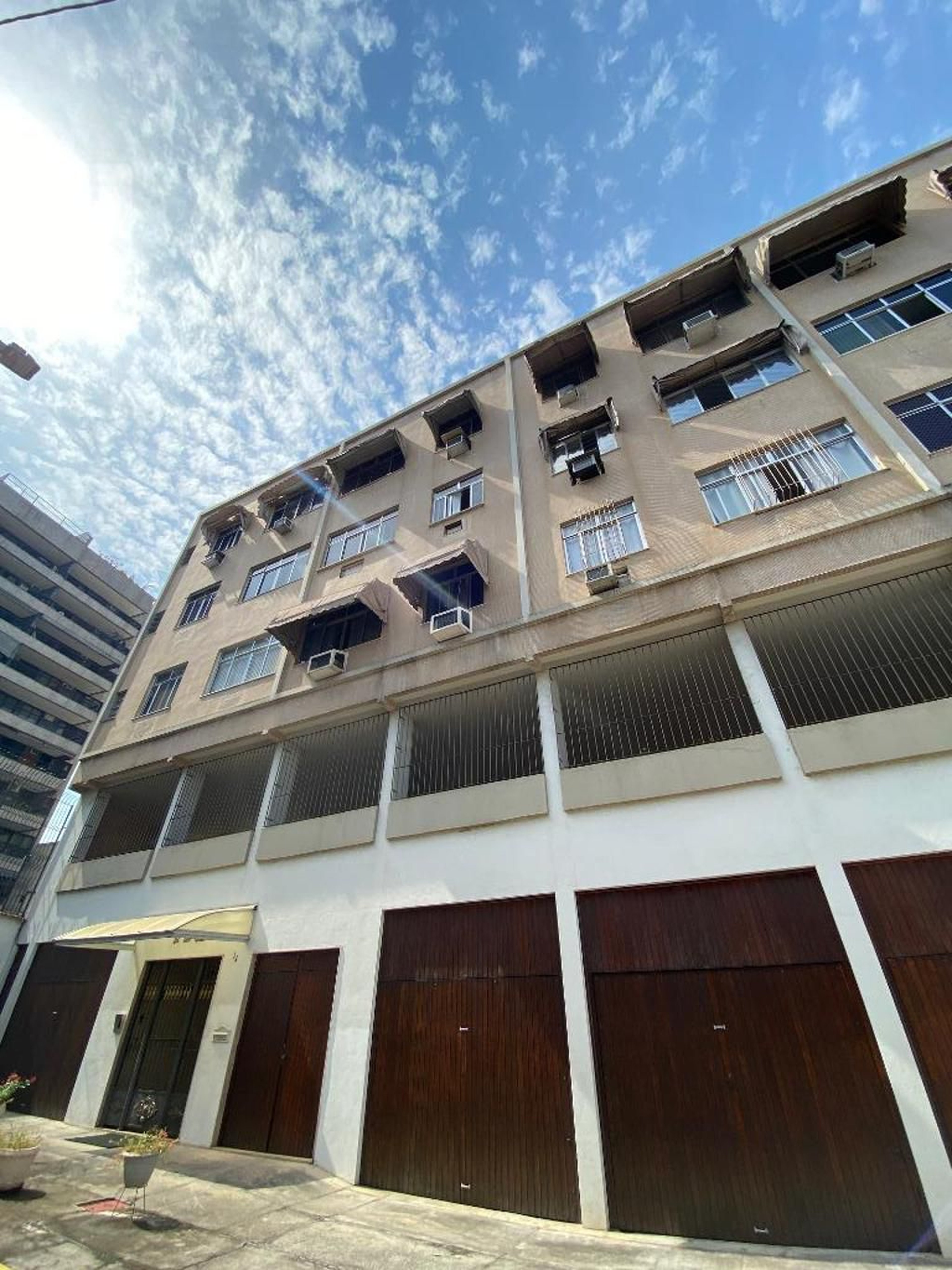 Fachada Condomínio em Rua Professor Gabizo, 14