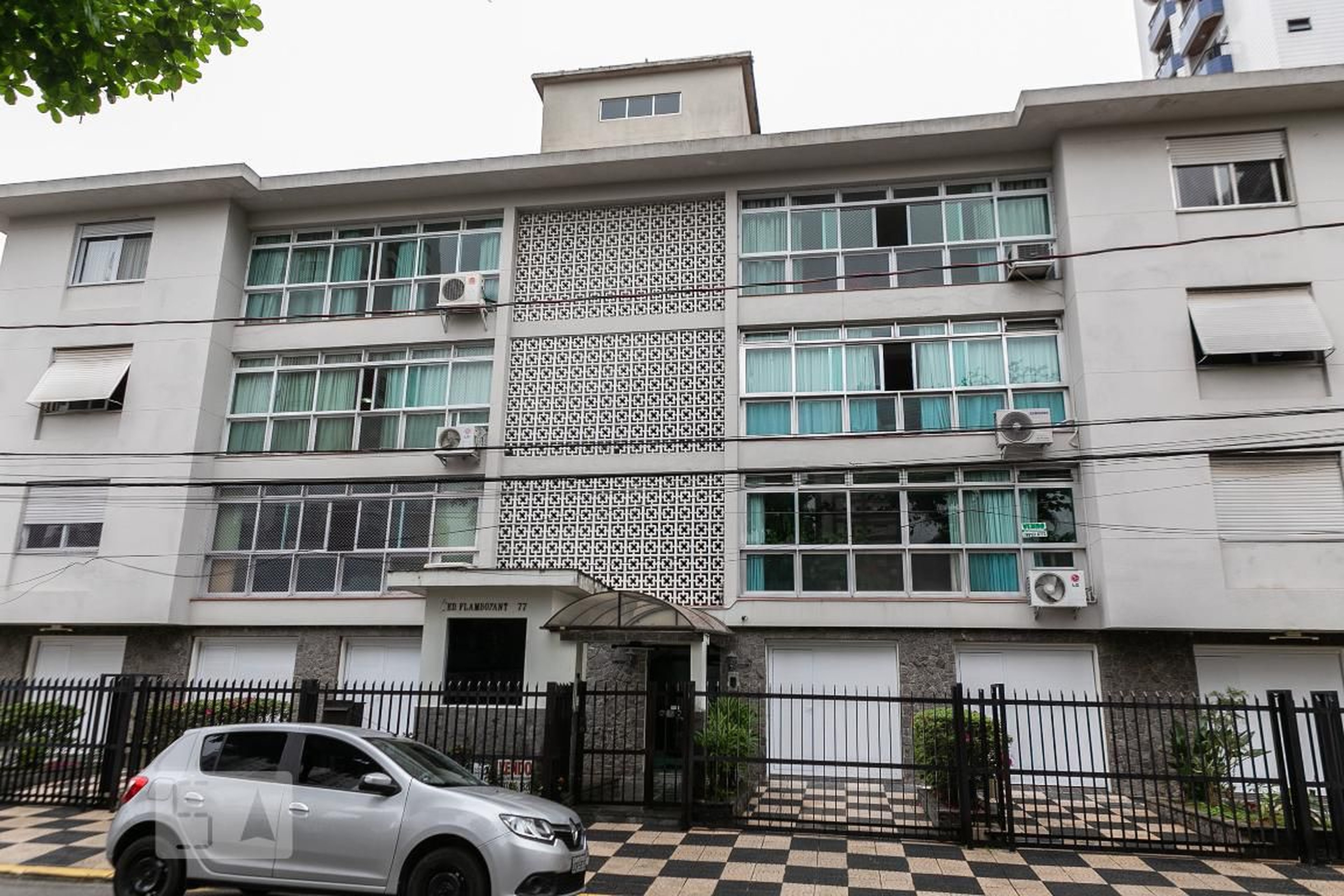 Fachada Condomínio em Rua Doutor Assis Corrêa, 77