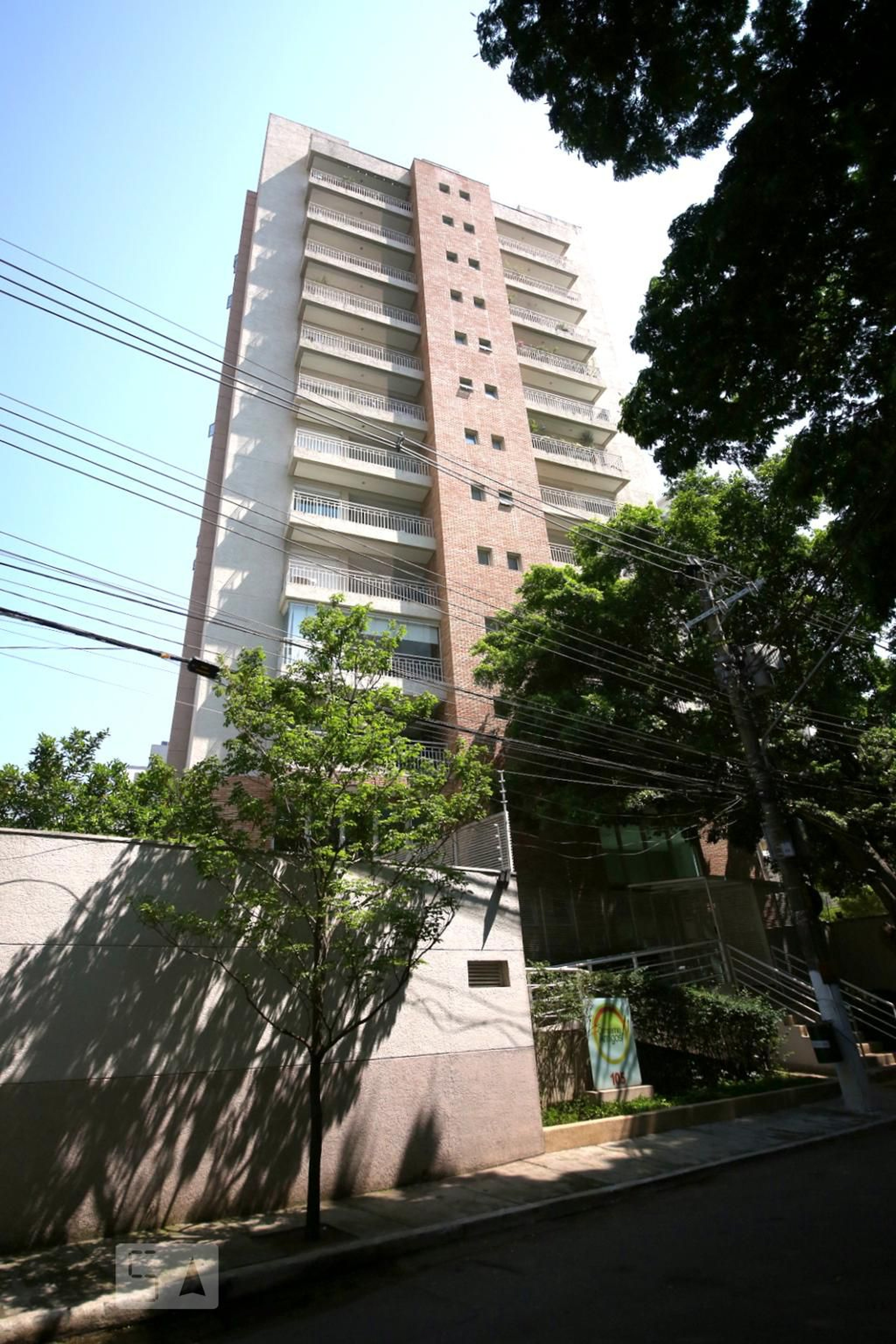 Fachada Condomínio em Rua Pássaros e Flores, 195