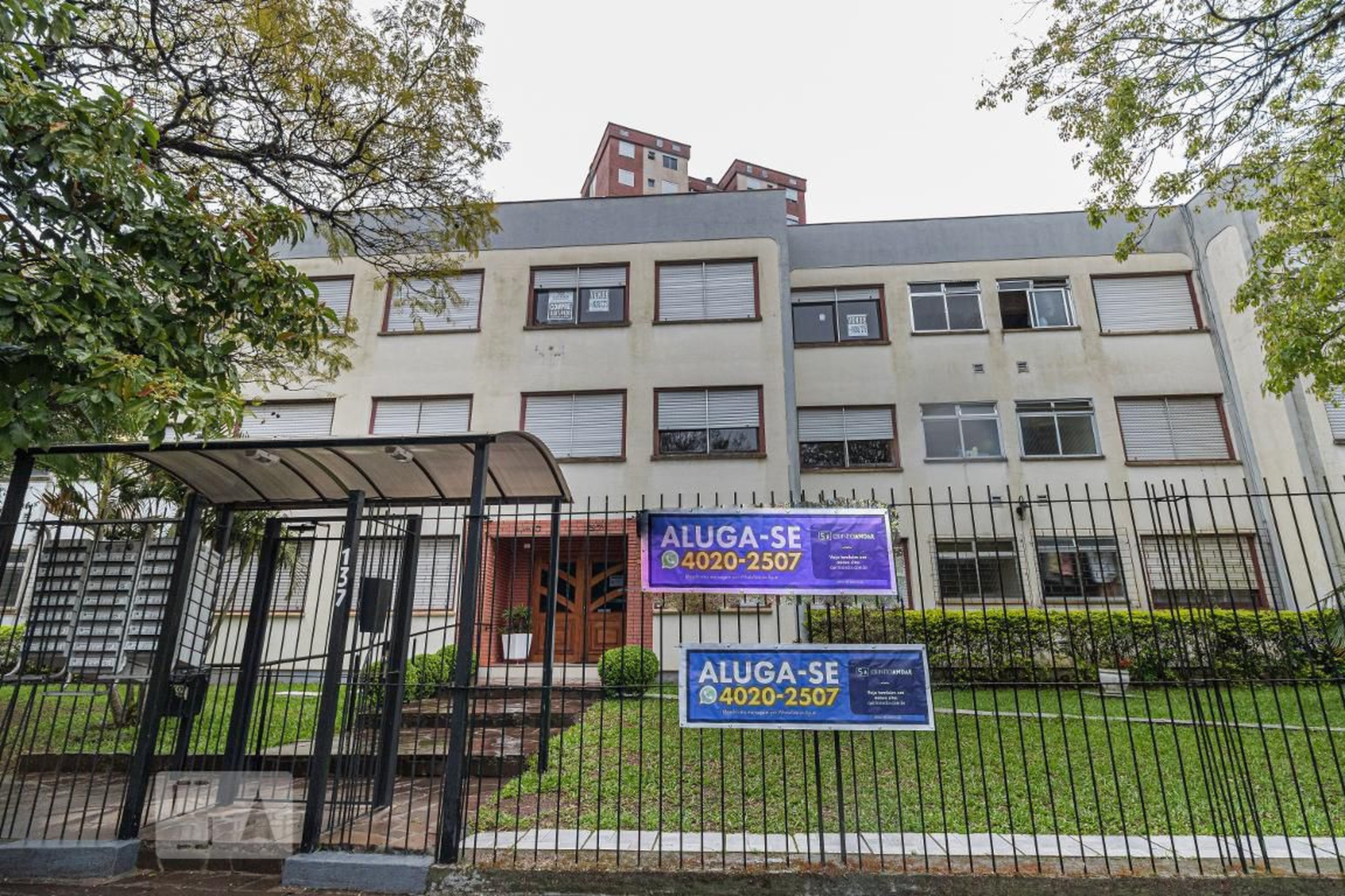 Fachada do Prédio Condomínio em Rua Hugo Livi, 137