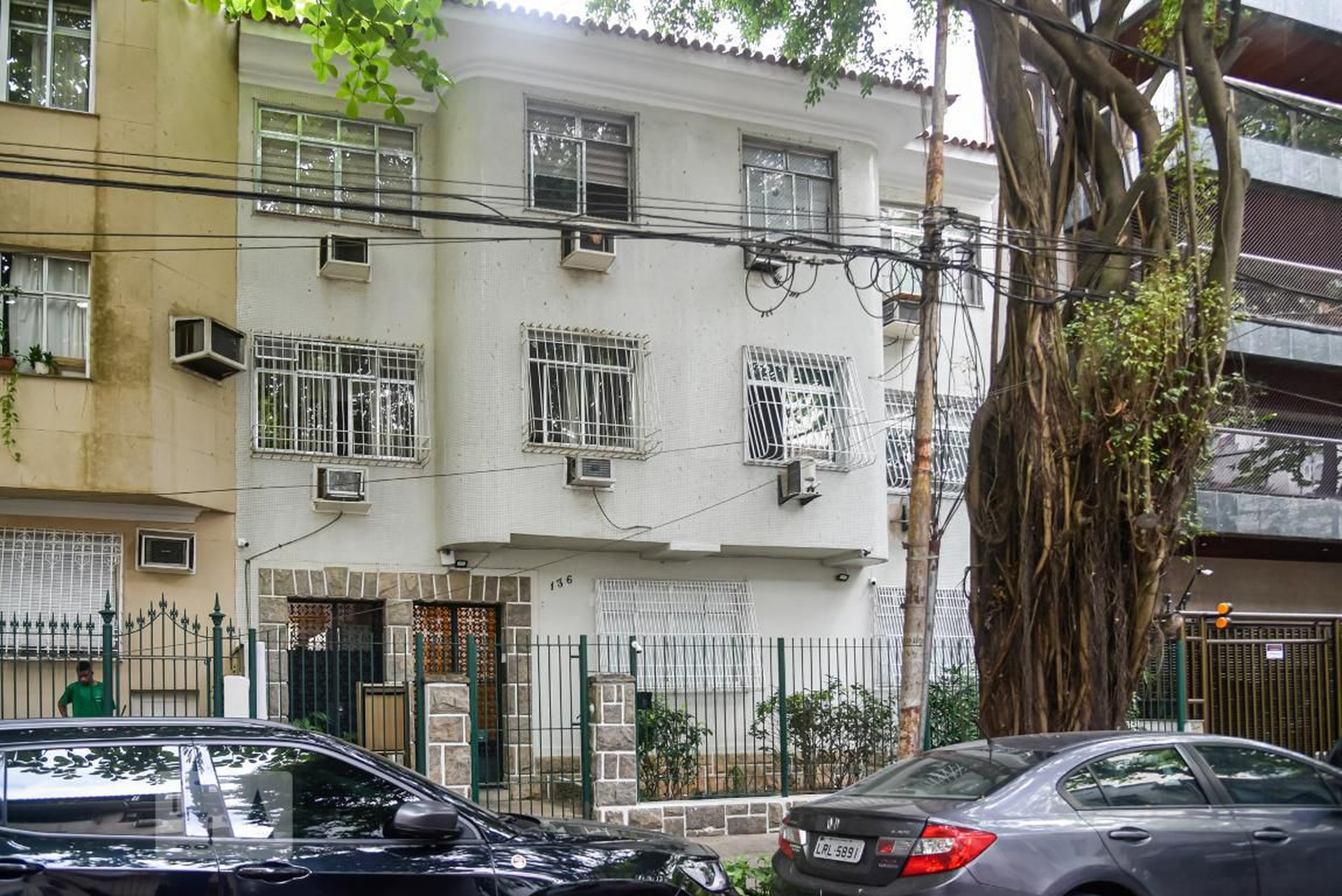 Fachada Condomínio em Rua João Líra, 136