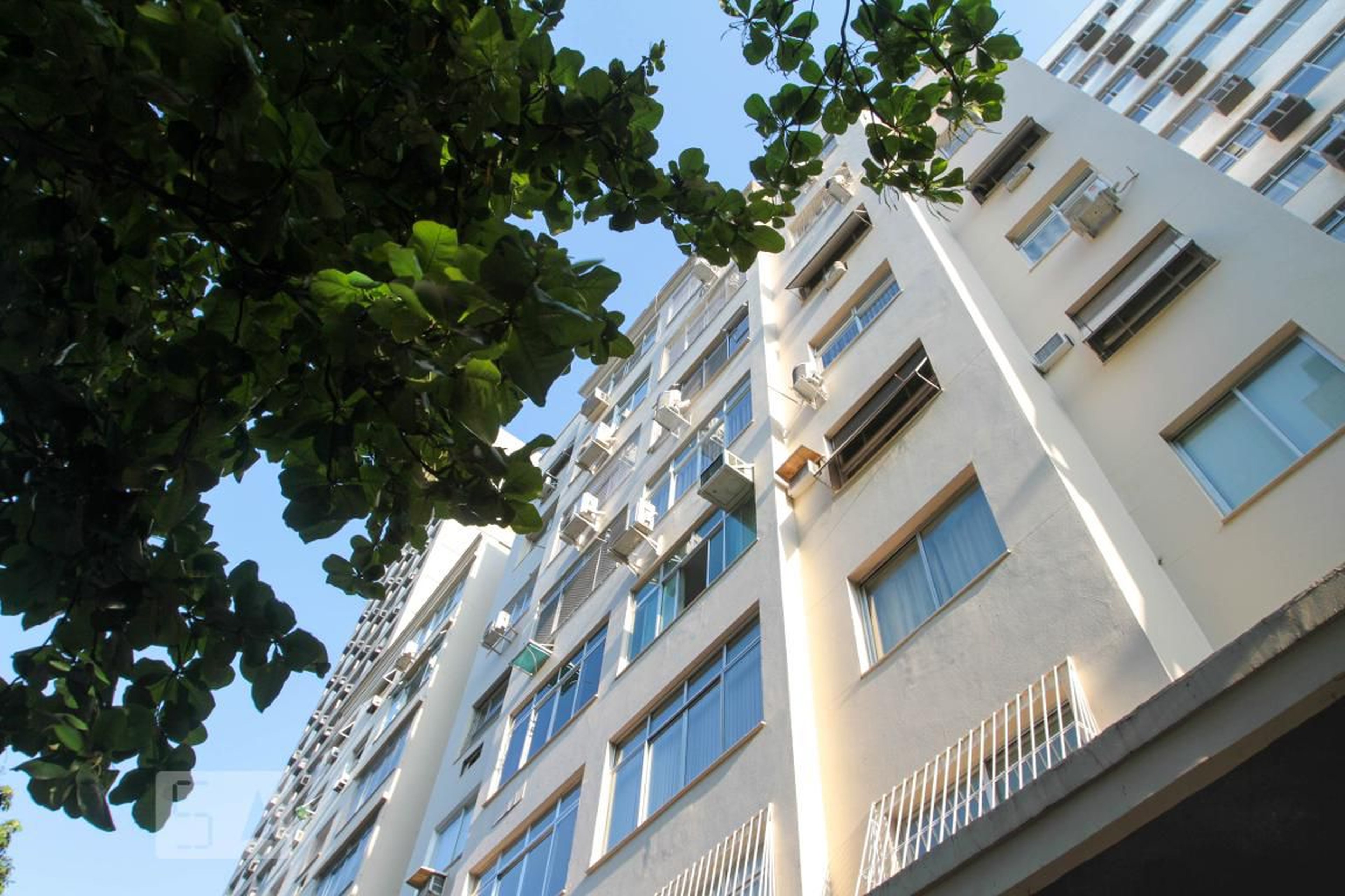 Fachada do Prédio Condomínio em Rua Visconde de Pirajá, 221