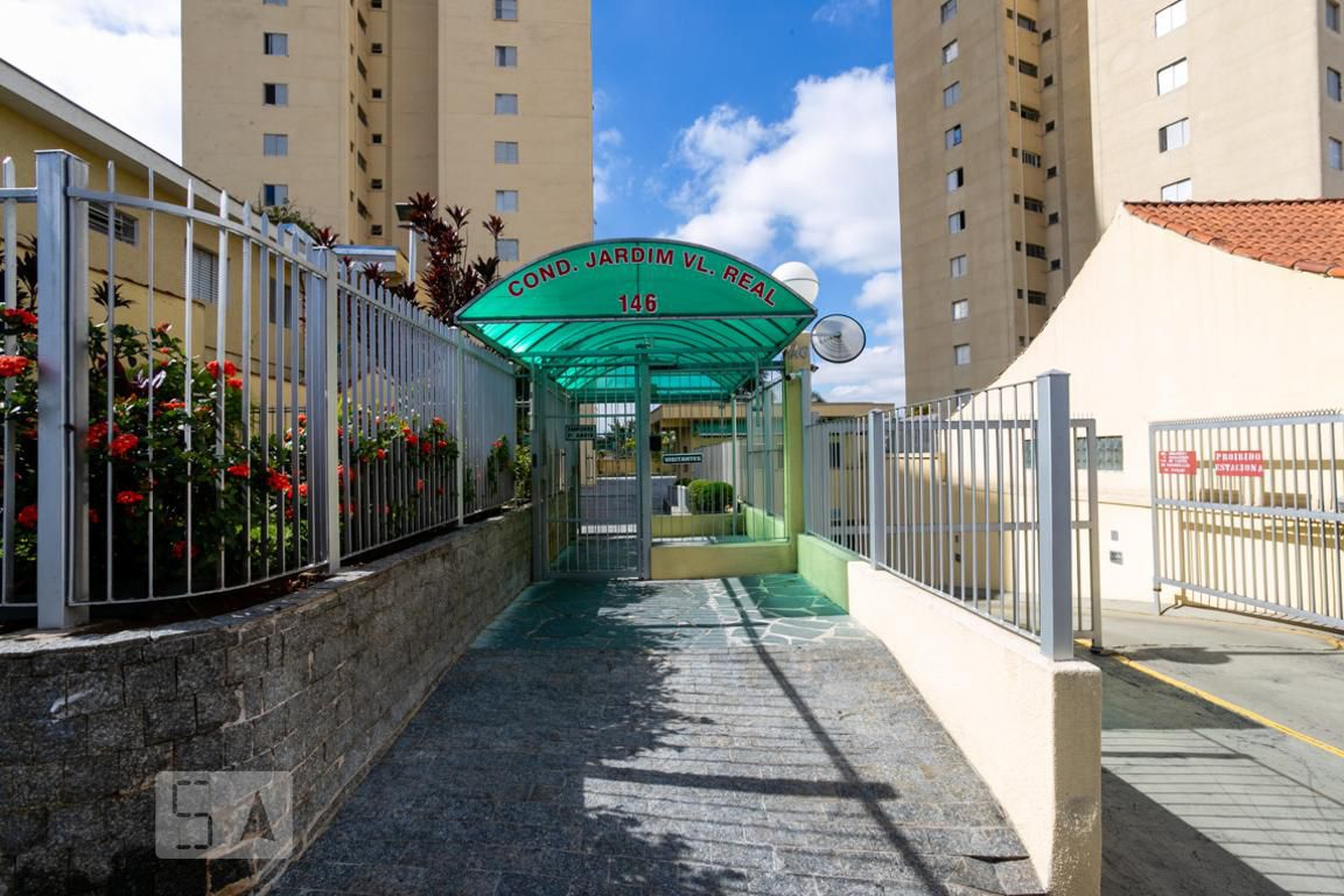 Fachada do condomínio Condomínio Jardim Vila Real