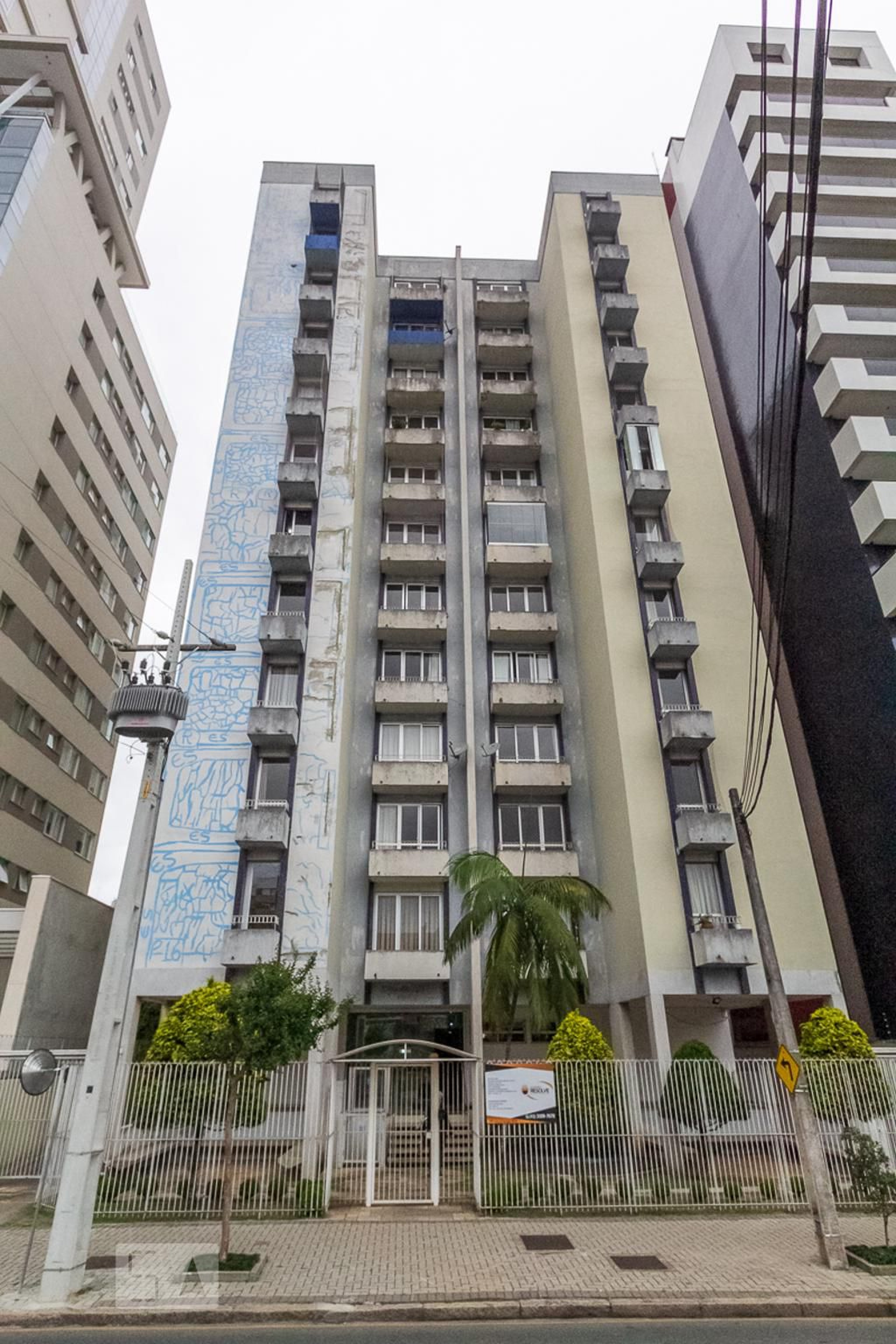 Fachada do Condomínio Edifício Dona Nina