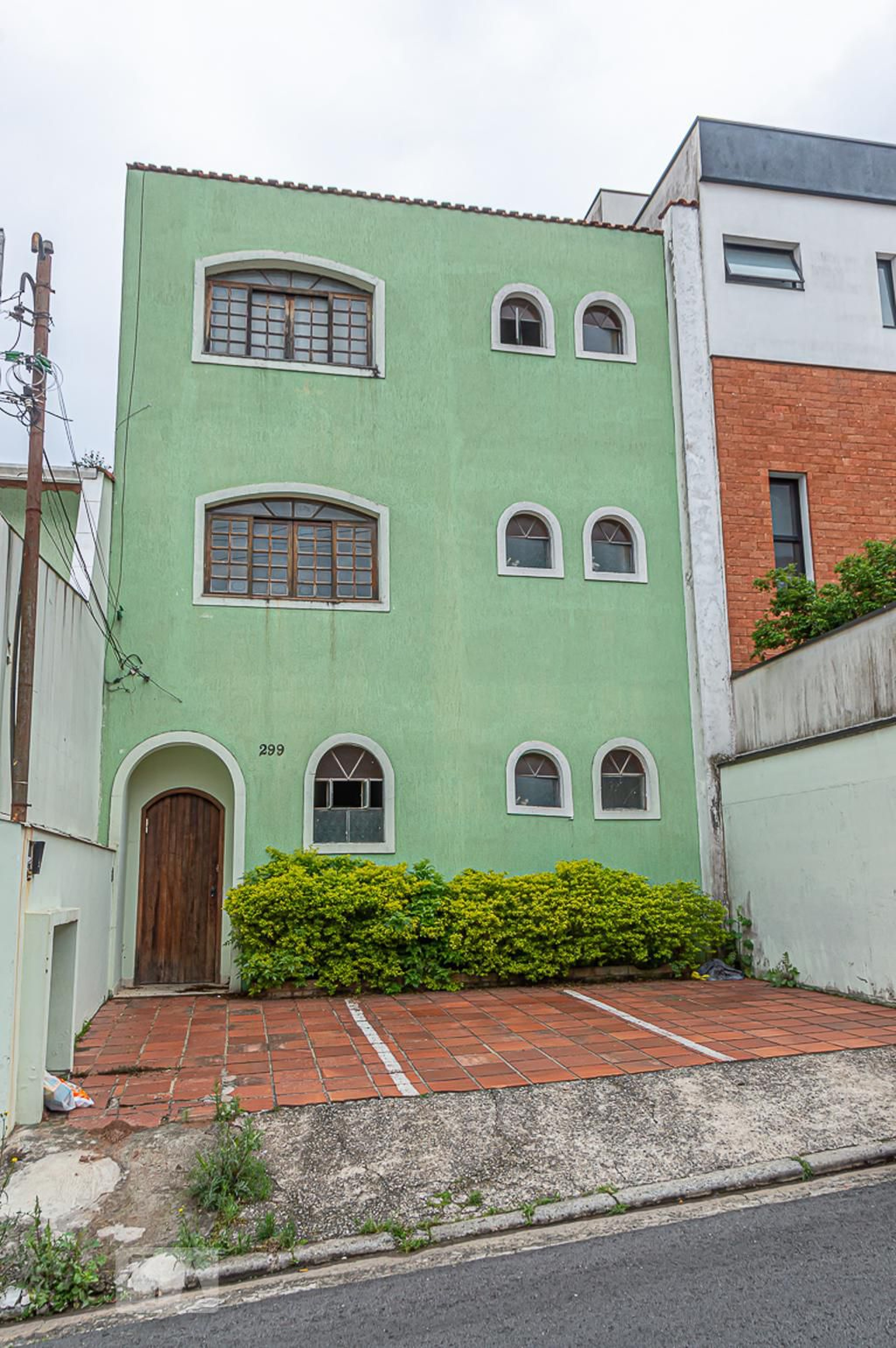 Fachada Condomínio em Rua Moacir Padilha, 299