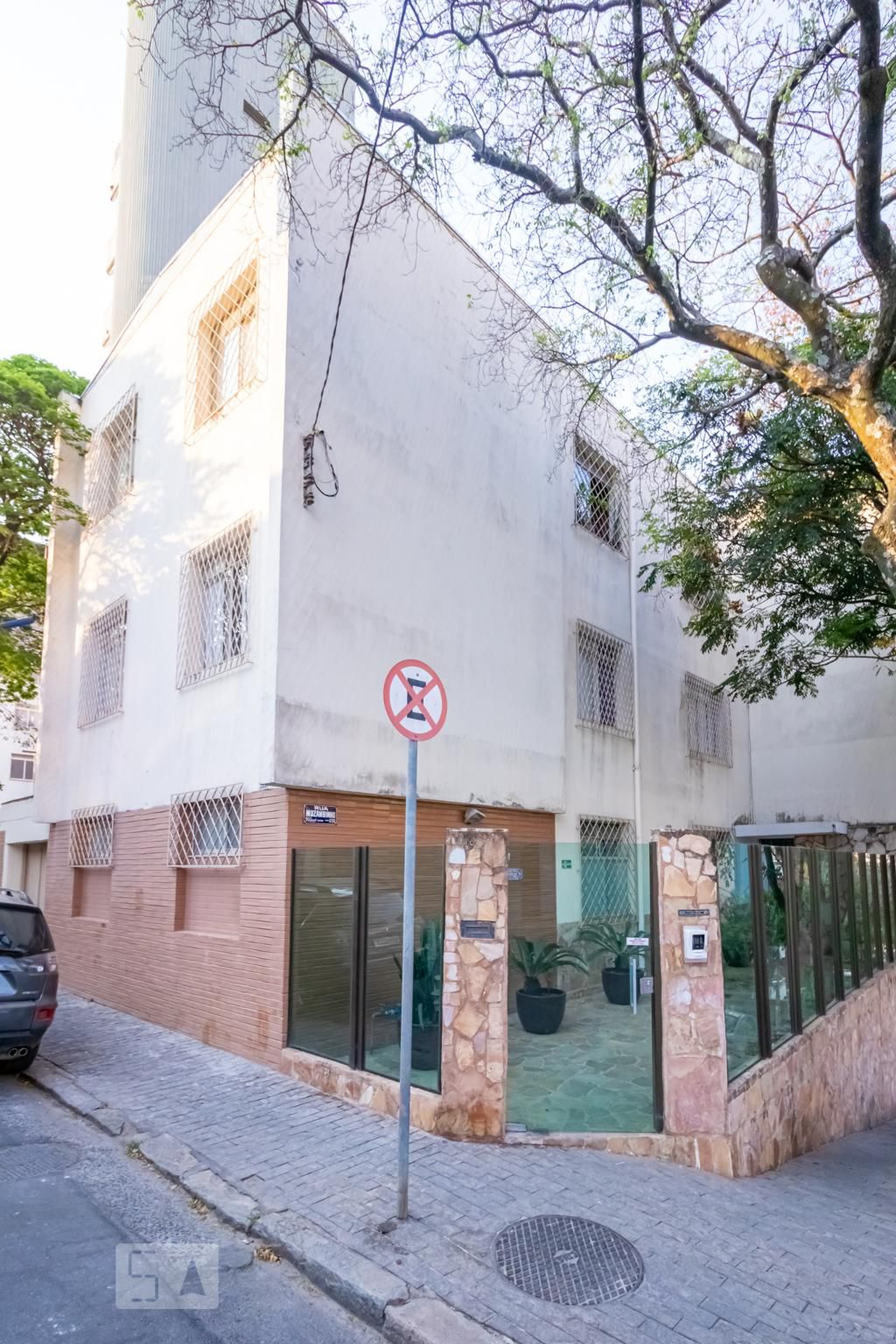 Fachada Condomínio em Rua Montes Claros, 1129