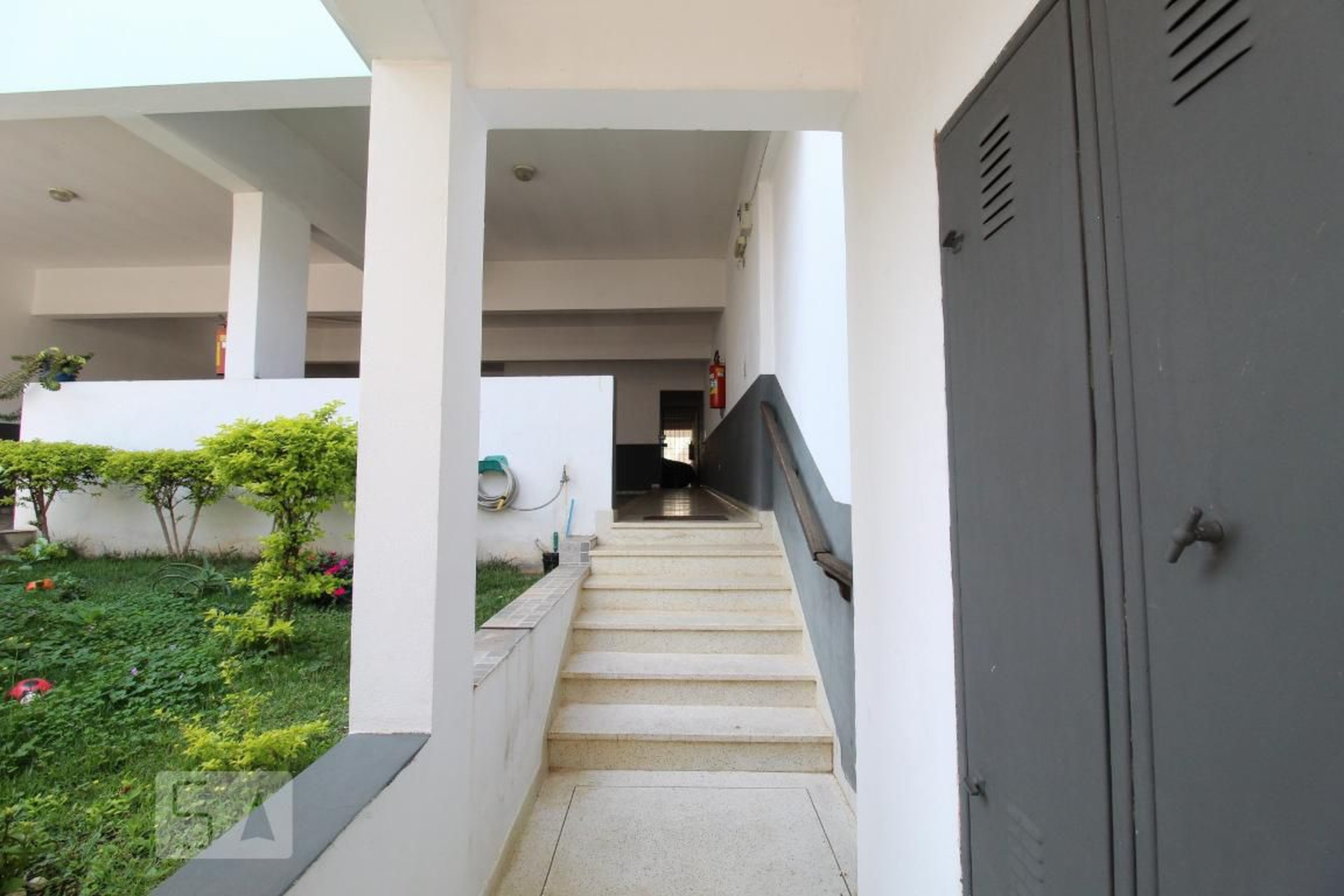 Entrada social - null