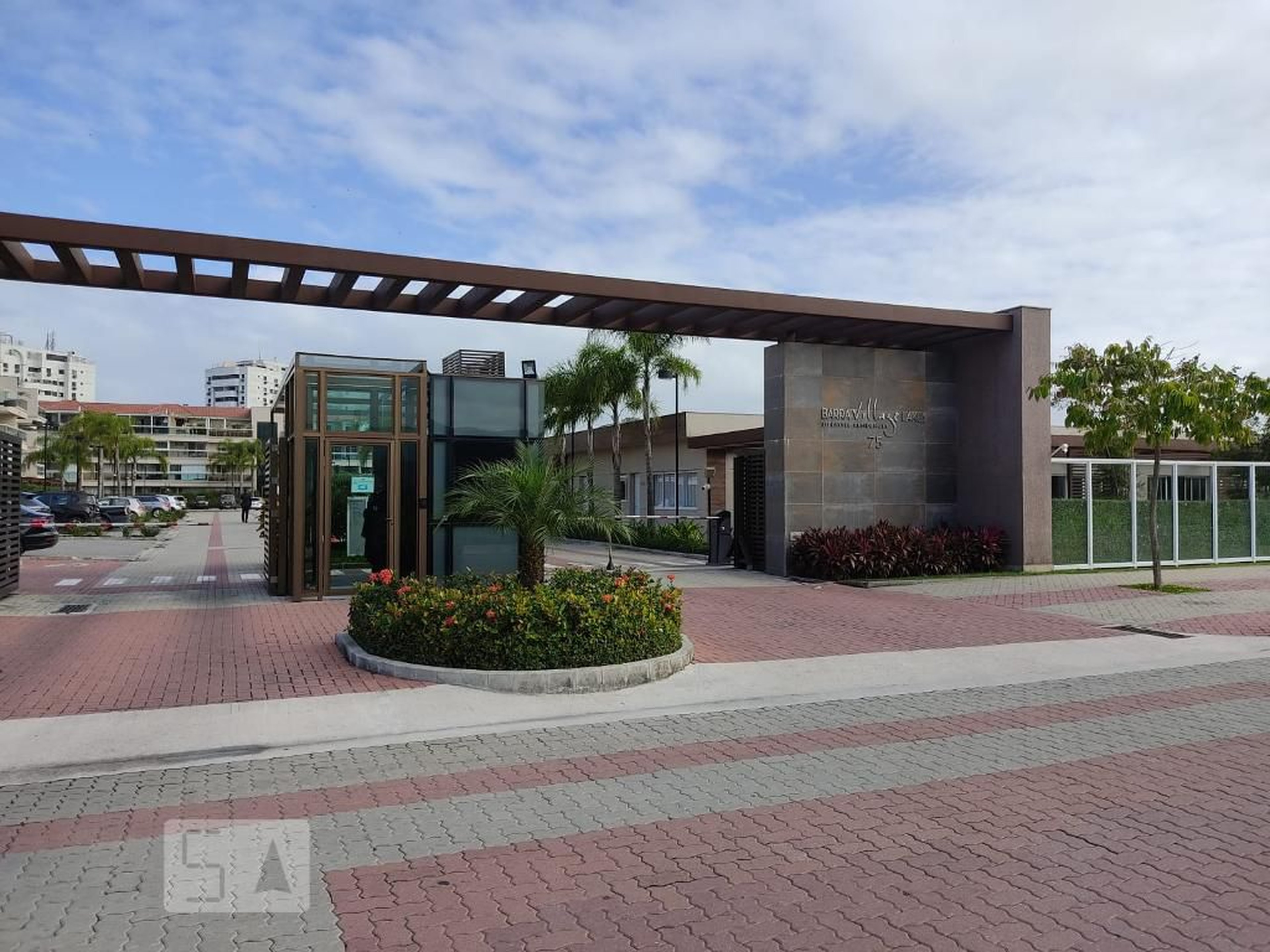 Fachada do Condomínio Condomínio Barra Village Lakes