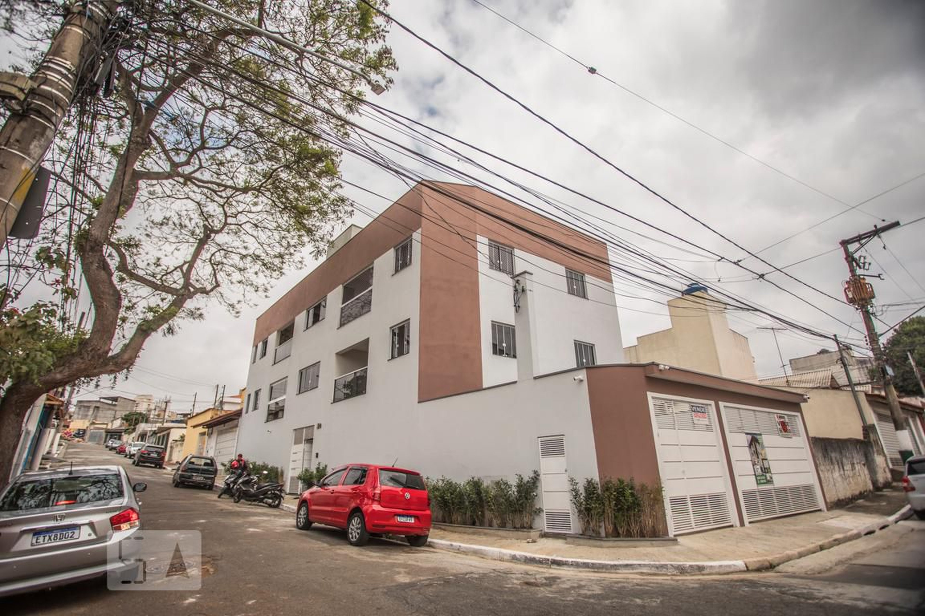 Fachada Condomínio em Rua Domingos de Santa Maria, 820