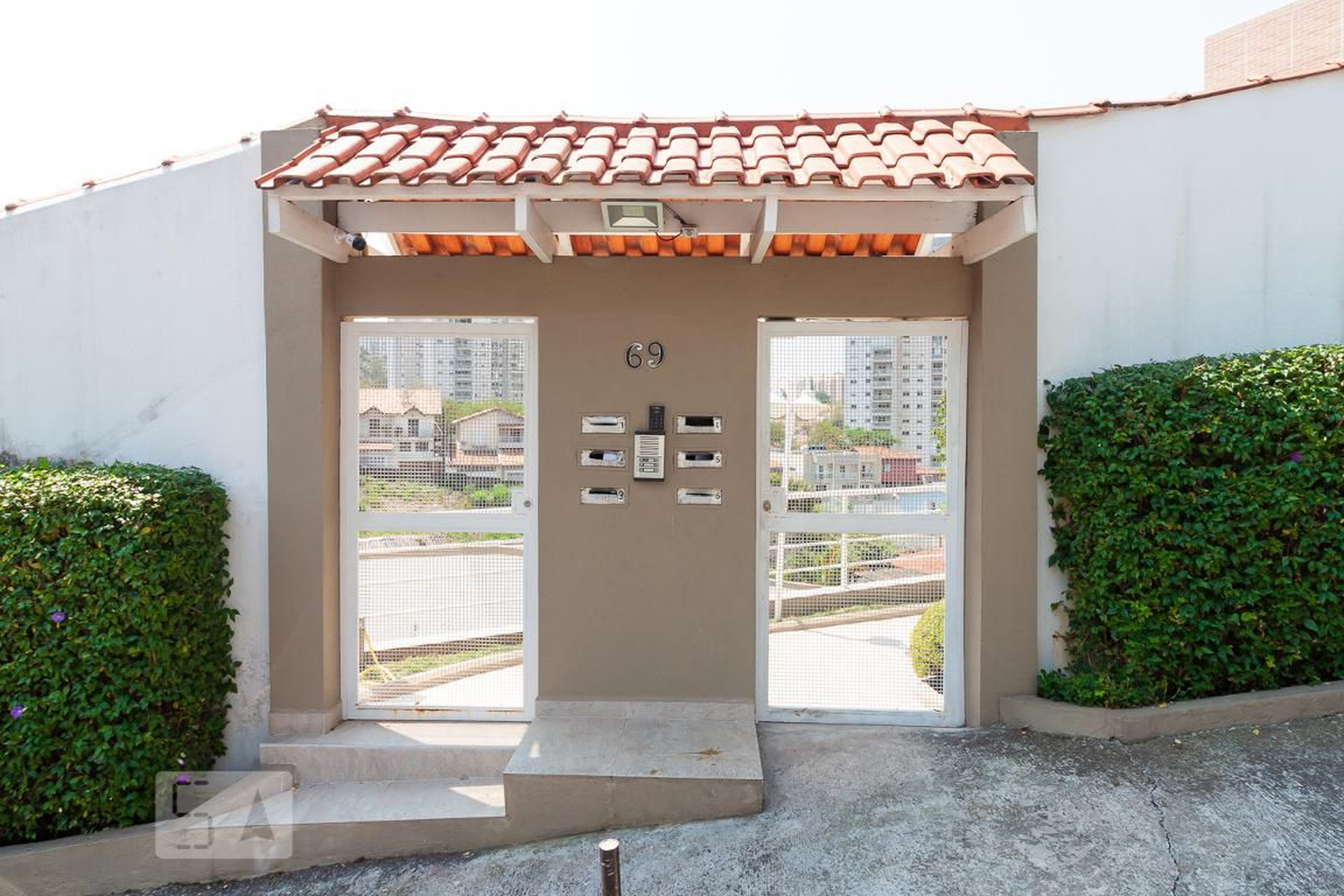 Fachada Condomínio em Rua Ford Brown, 69