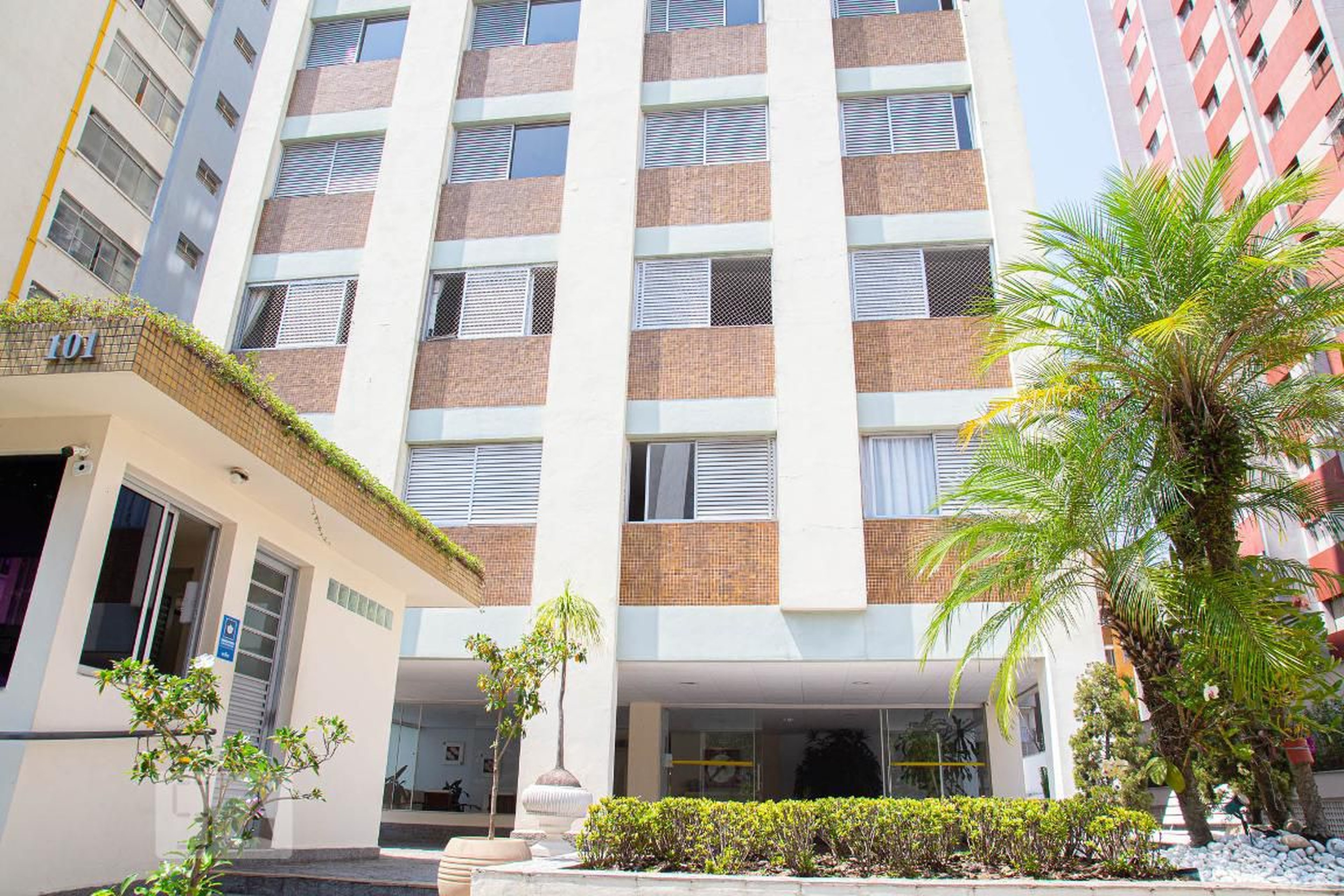 Fachada do Condomínio Edifício Cristiane