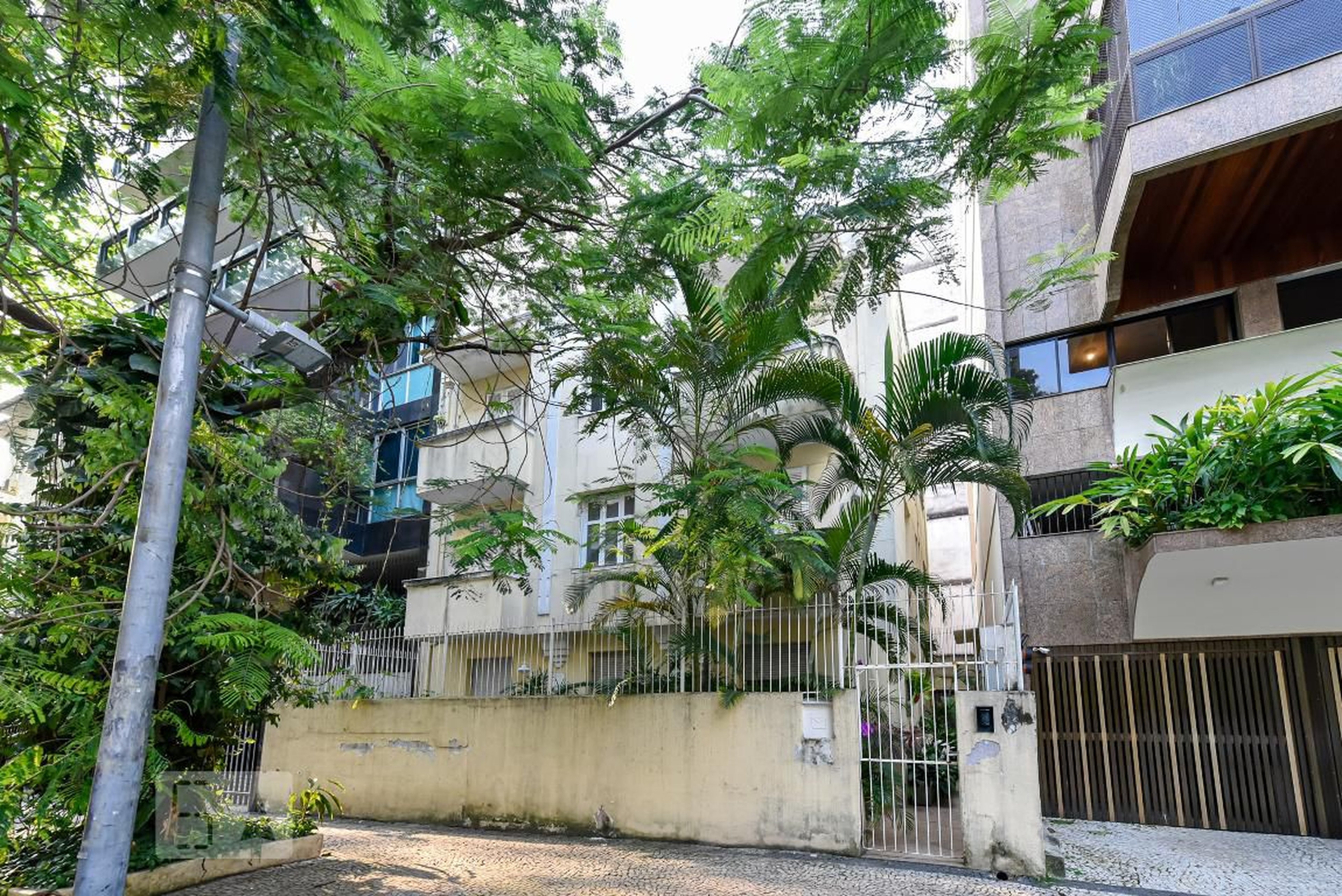 Fachada Condomínio em Rua Barão de Jaguaripe, 150