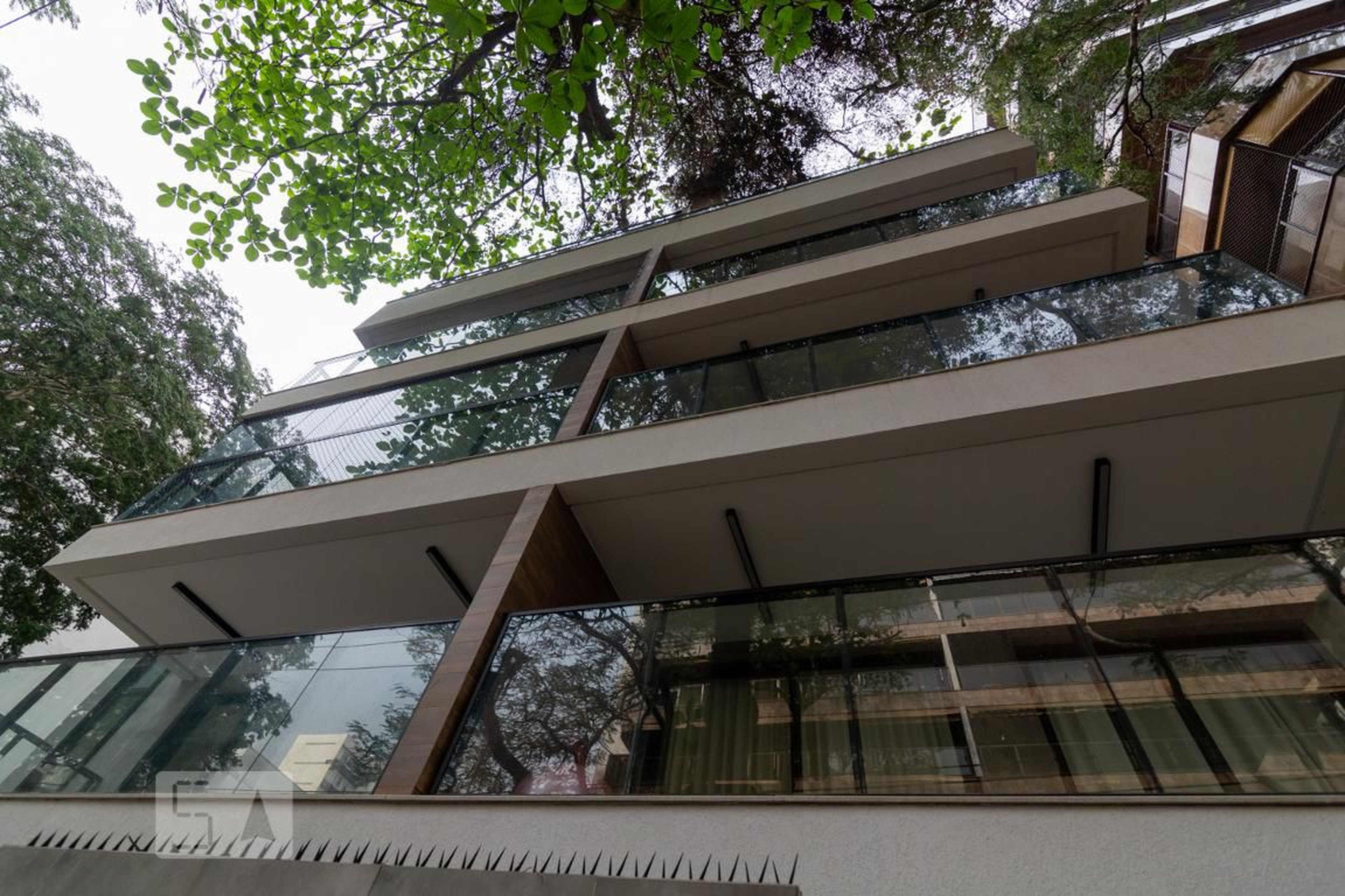 Fachada Condomínio em Rua Homem de Melo, 135